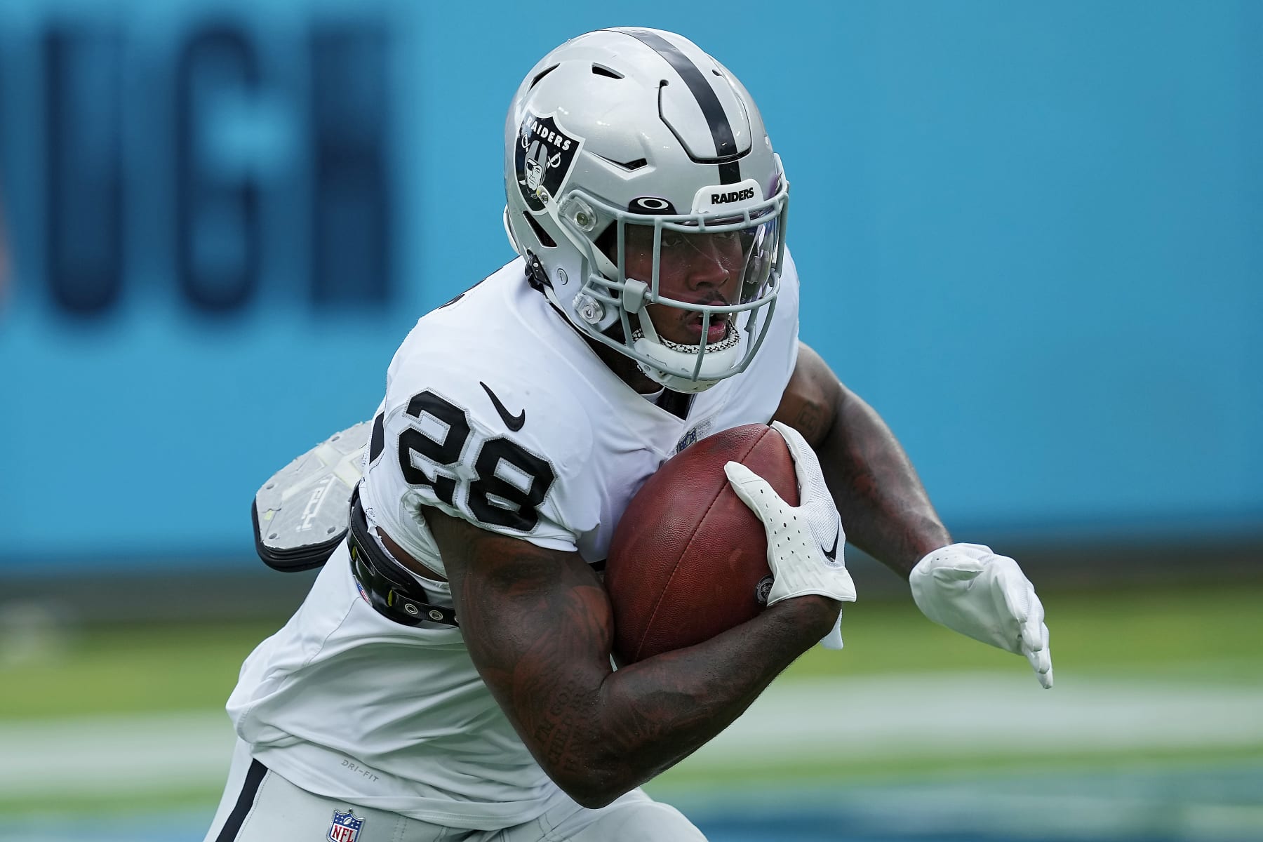 Raiders fall to 0-3 after loss to Tennessee Titans