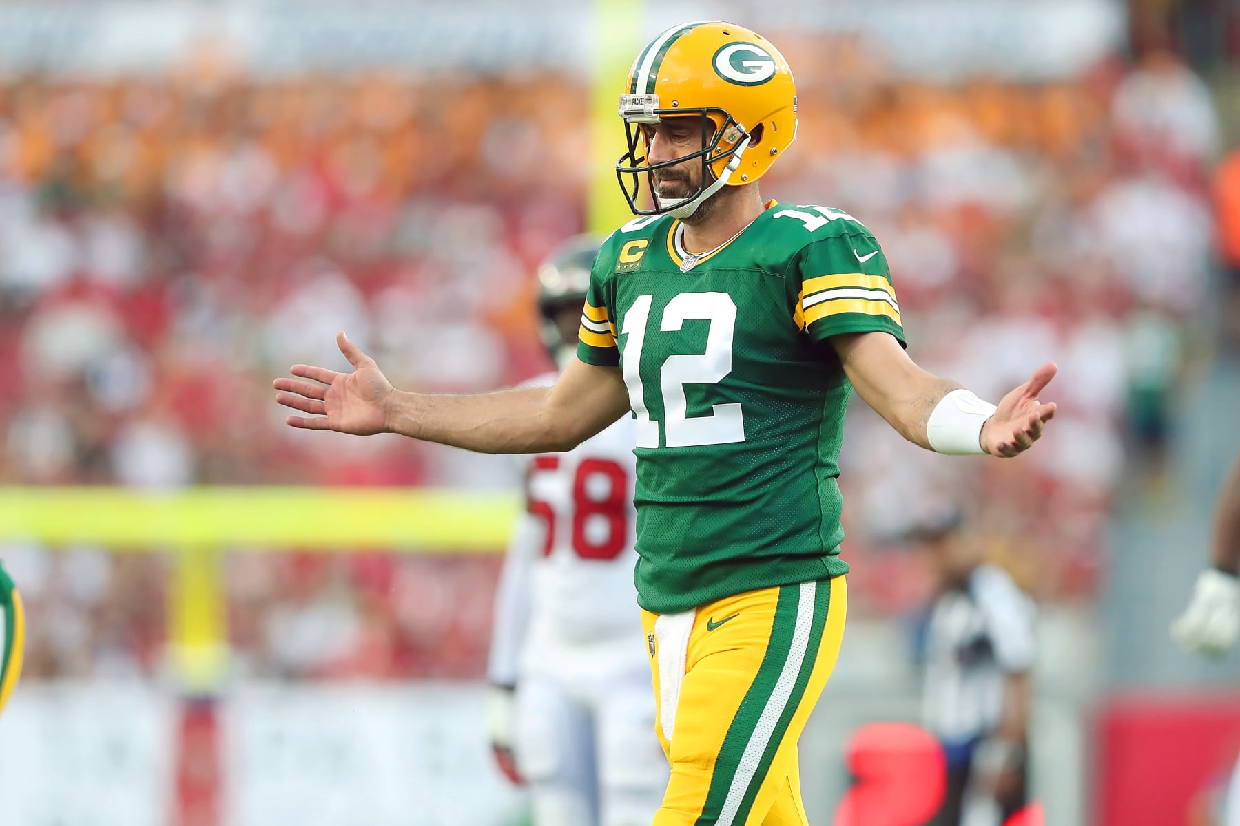 Brady outplays Rodgers, Buccaneers rout Packers 38-10 Tom Brady New England  Patriots NFL Green Bay Packers Aaron Rodgers