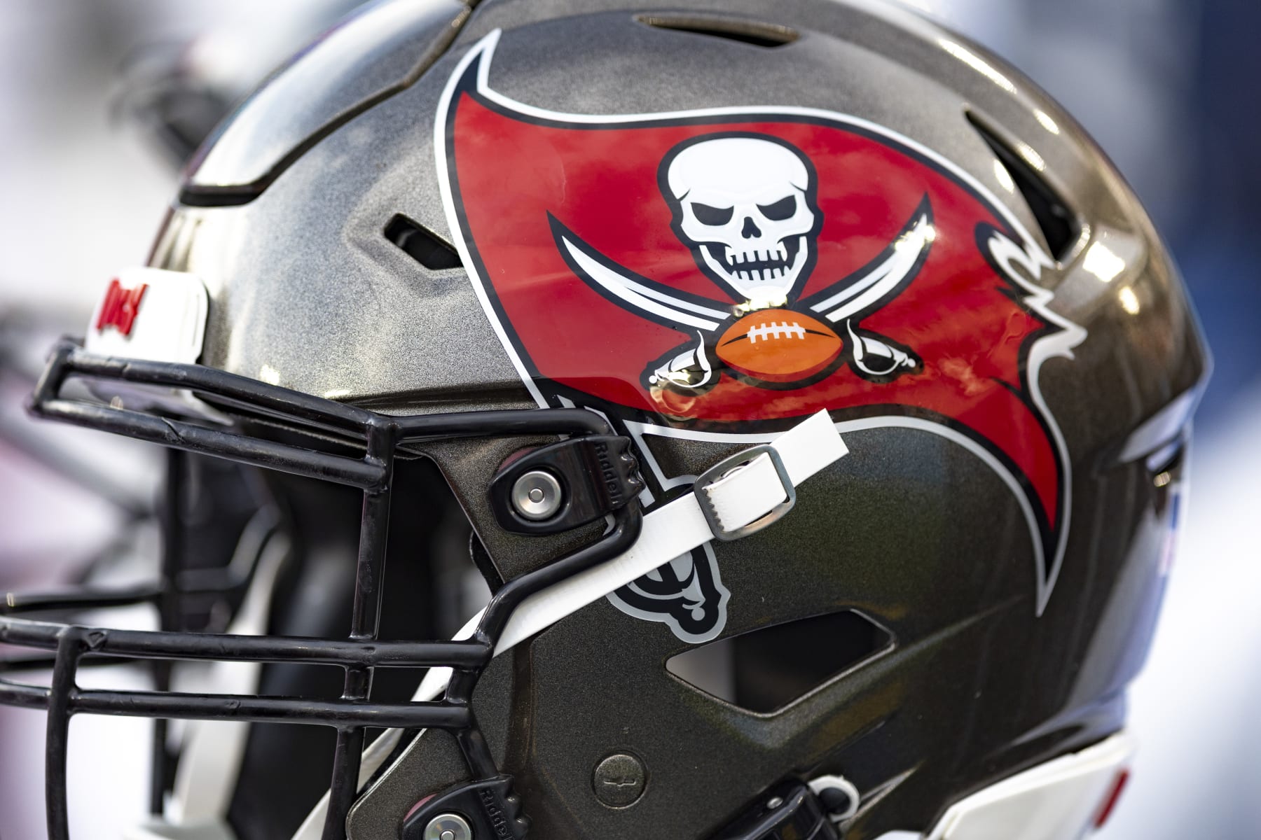 Bucs to practice at Dolphins' facility as Ian looms