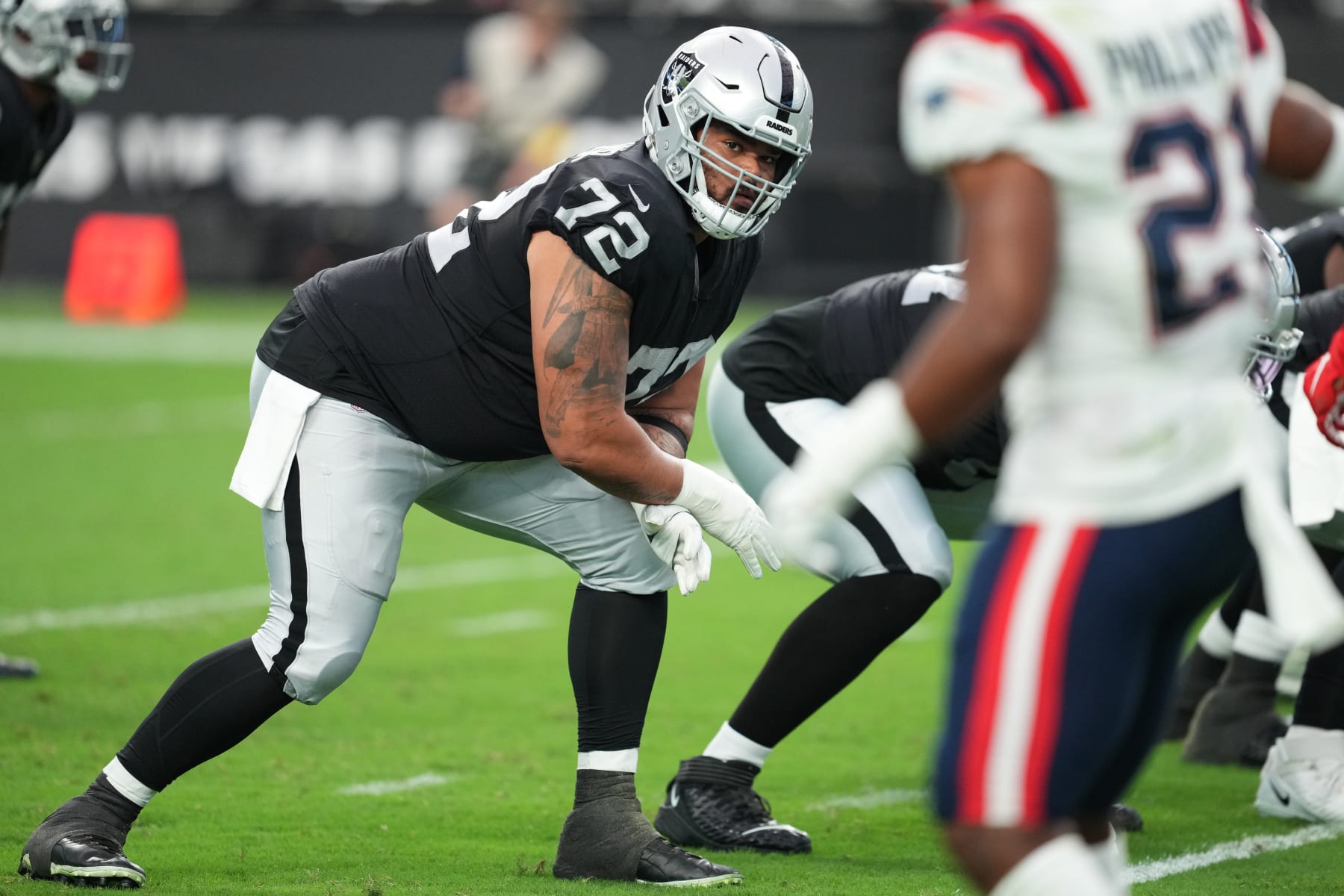 Las Vegas Raiders guard Jermaine Eluemunor (72) against the Denver