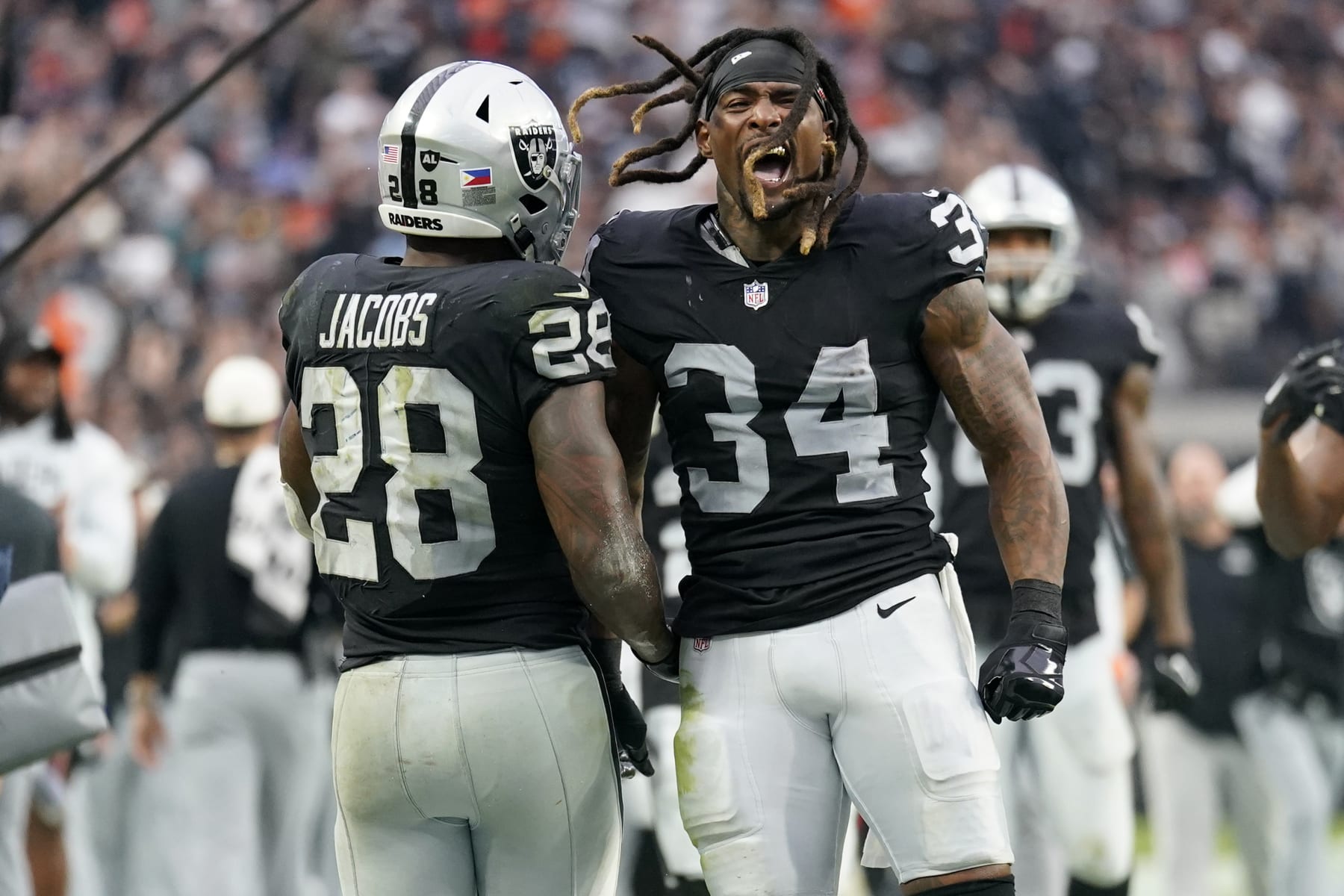 Jacobs, Carlson lead Raiders to 32-23 win over Broncos