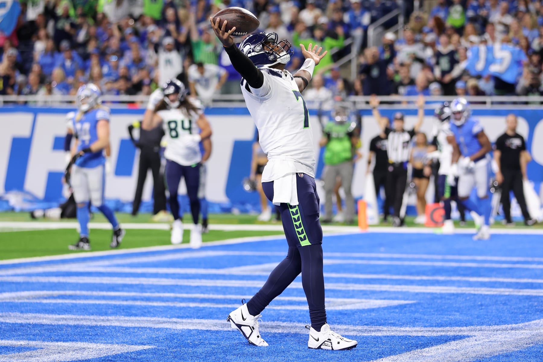 Play of the Day: Geno Smith Hits DK Metcalf For An 84-Yard