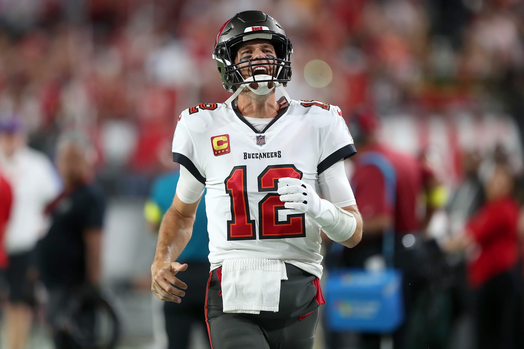 Sunday's NFL: Buccaneers outlast L.A. Rams in shootout