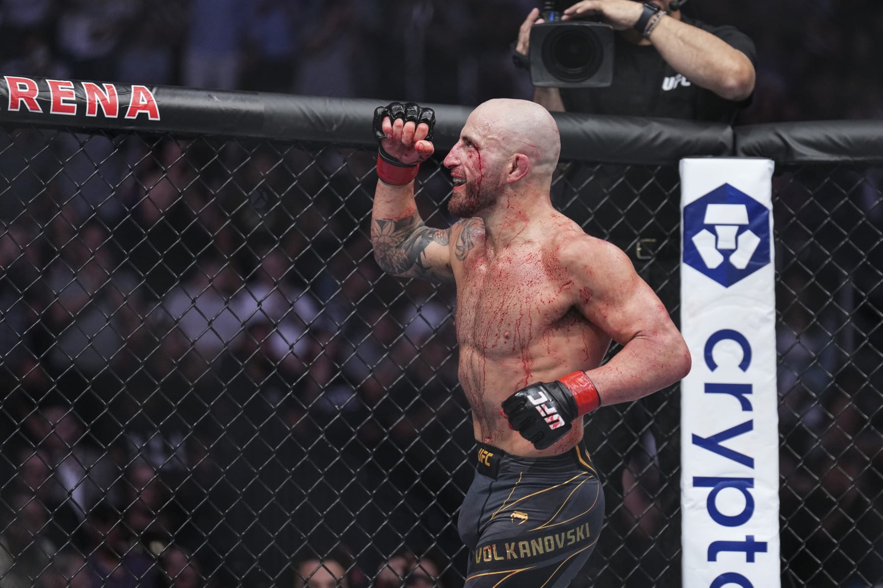 LAS VEGAS, NEVADA - JULY 02: Alexander Volkanovski of Australia reacts to his win over Max Holloway in the UFC featherweight championship fight during the UFC 276 event at T-Mobile Arena on July 02, 2022 in Las Vegas, Nevada. (Photo by Chris Unger/Zuffa LLC)