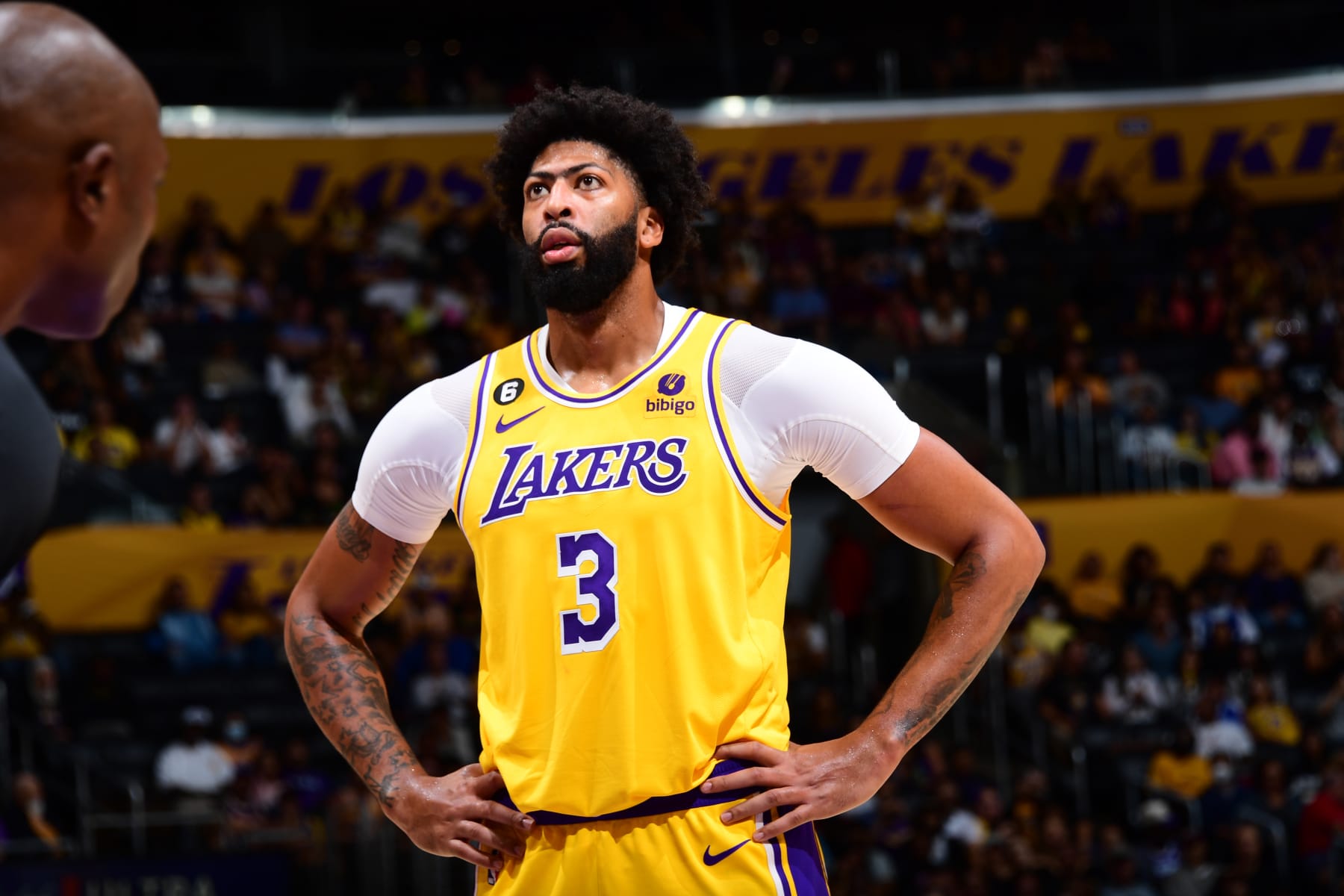 Lakers' Anthony Davis grateful thumb injury isn't serious