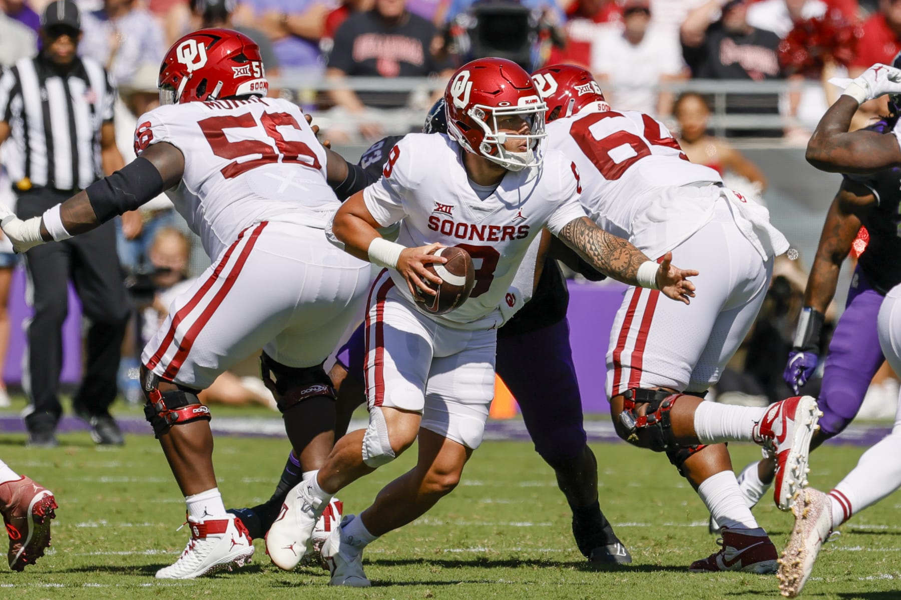 FORT WORTH, TX - OCTOBER 01: Oklahoma Sooners quarterback Dillon Gabriel (8) looks to hand-off the football during the game between the TCU Horned Frogs and the Oklahoma Sooners on October 1, 2022 at Amon G. Carter Stadium in Fort Worth, Texas. (Photo by Matthew Pearce/Icon Sportswire via Getty Images)