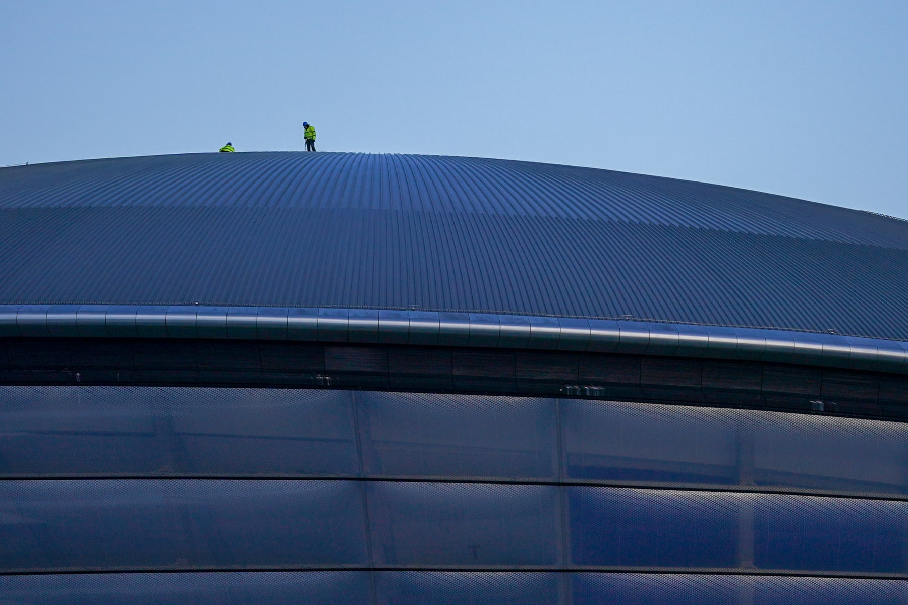 Engineers work on the roof of the OVO Hydro building, part of the SEC (Scottish Event Campus), the location for the upcoming COP26 climate talks, in Glasgow, U.K., on Wednesday, Oct. 20, 2021. Glasgow will welcome world leaders and thousands of attendees for the crucial United Nations summit on climate change in November. Photographer: Ian Forsyth/Bloomberg via Getty Images