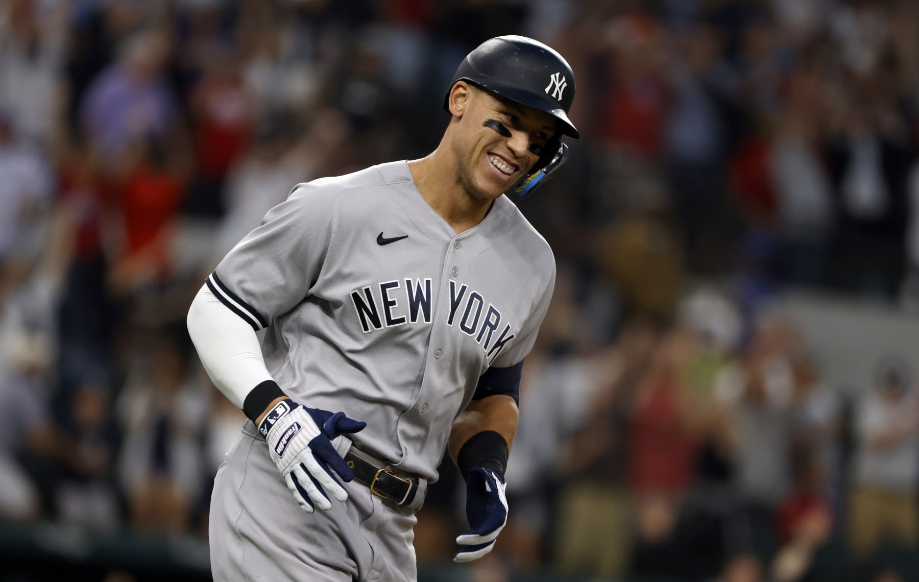 Highlight] Isiah Kiner-Falefa cuts the Yankees deficit to 3 with an  opposite-field solo homer. : r/baseball