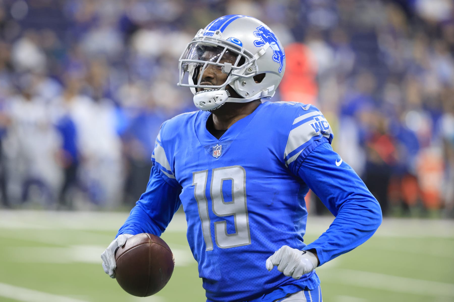 Coach gives update on Lions player taken off in ambulance vs. Patriots 