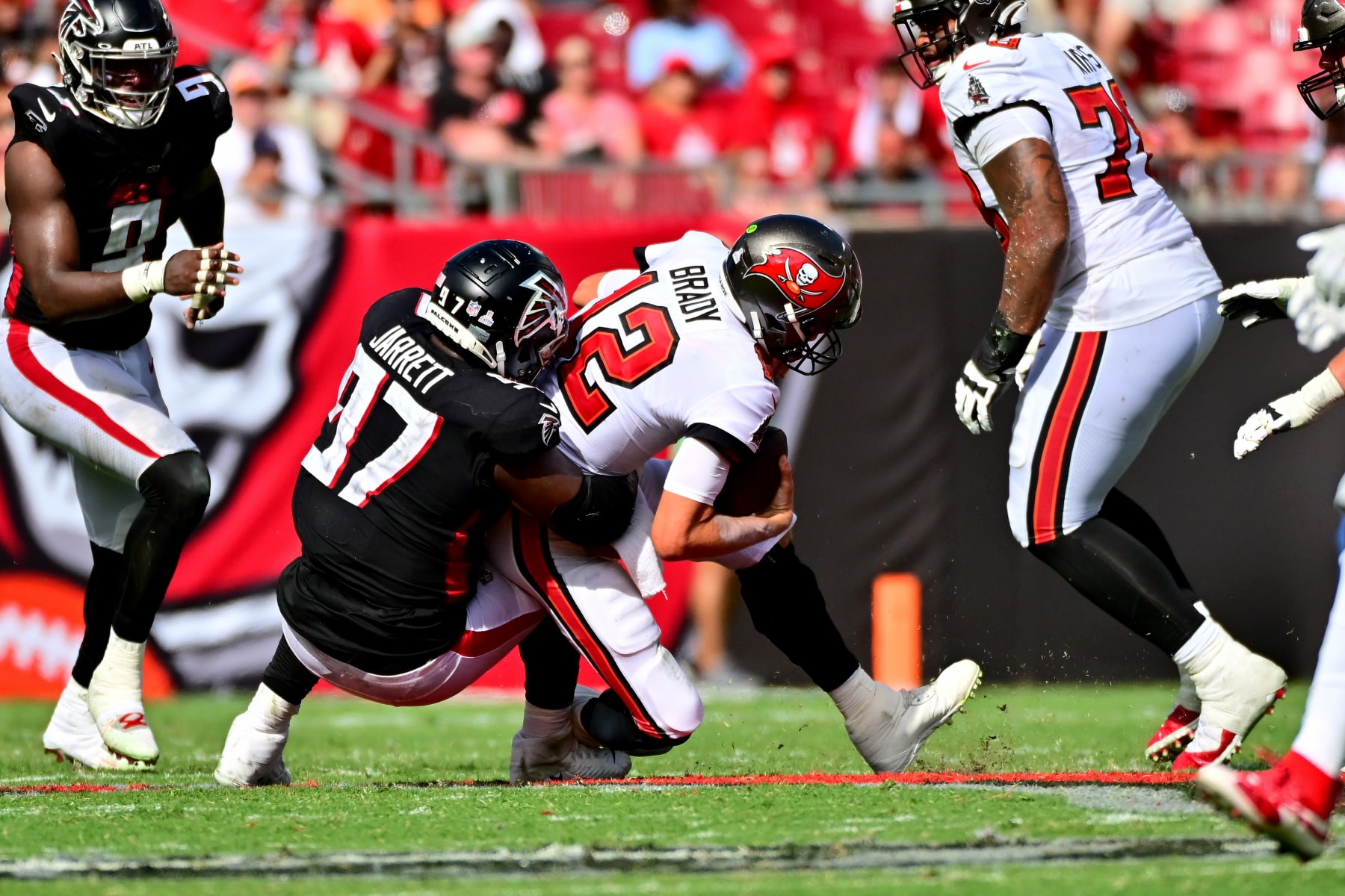 Controversial penalty dooms valiant Atlanta Falcons comeback