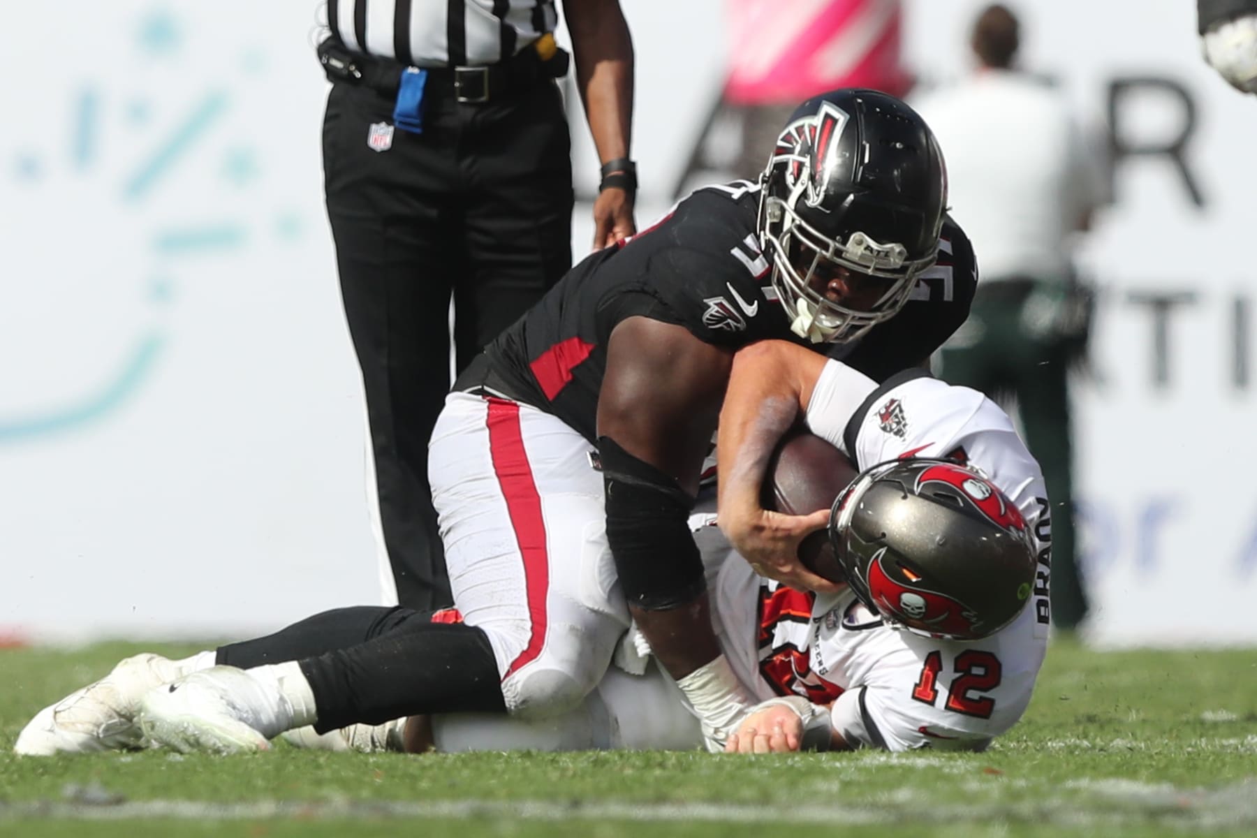 Bucs escape late comeback attempt in 21-15 win vs. Falcons