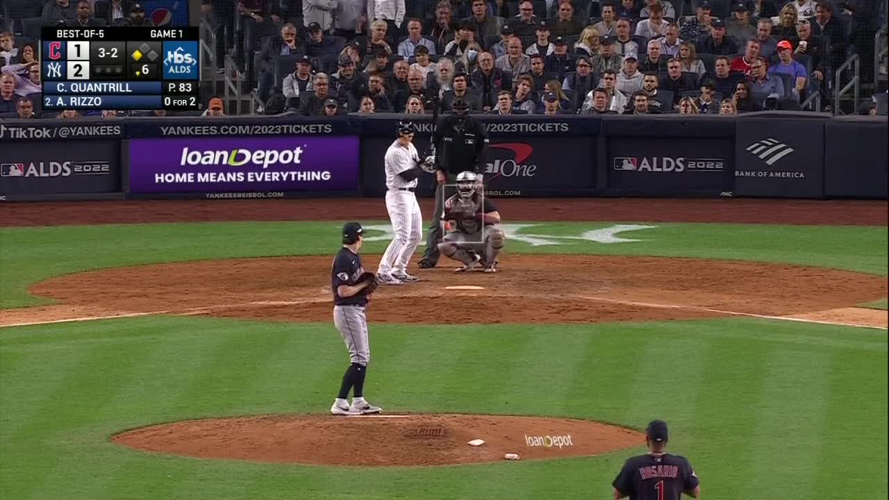 Lee baffles Yankees in Game 1