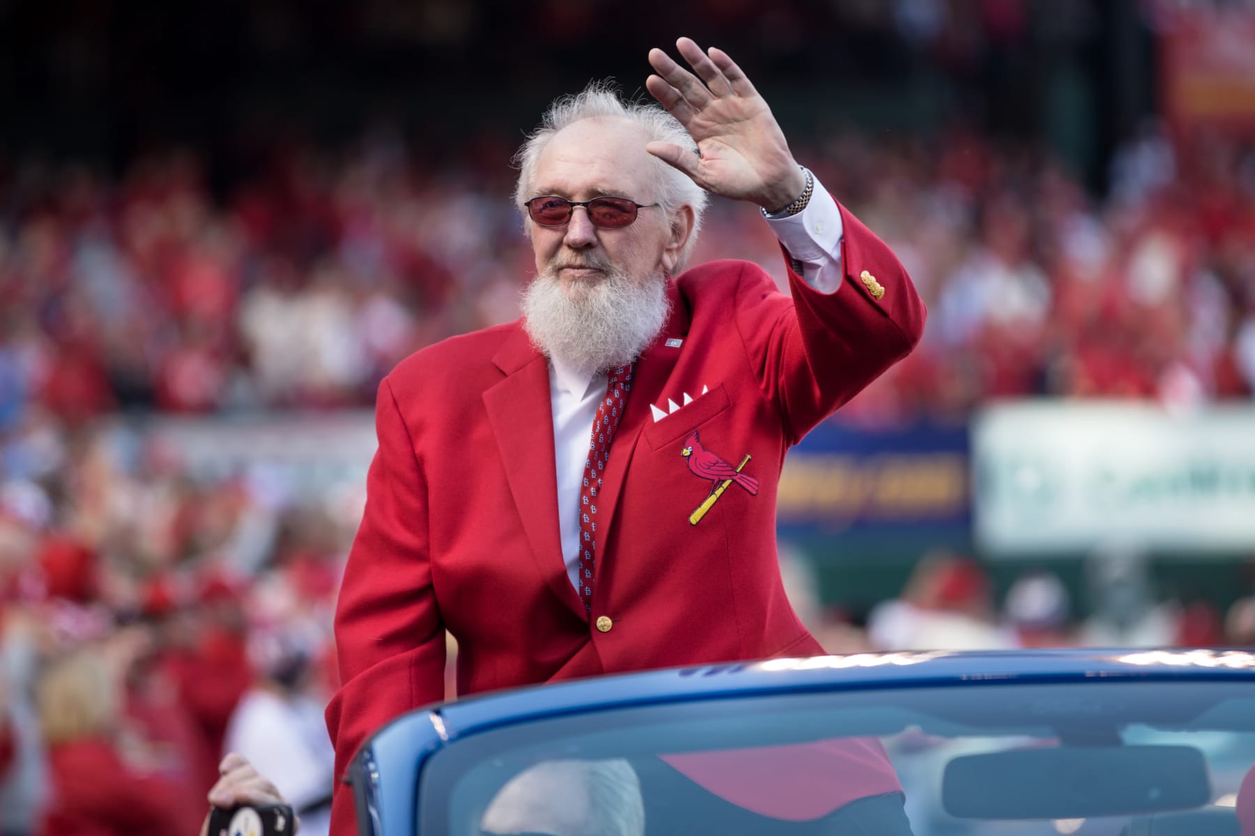 ST. LOUIS, MO - APRIL 05: Former St. Louis Cardinals and Hall of Fame Bruce Sutter waves to the crowd during the 2018 home opener game between the St. Louis Cardinals and the Arizona Diamondbacks on April 05, 2018 at Bush Stadium in Saint Louis Mo. (Photo by Jimmy Simmons/Icon Sportswire via Getty Images)