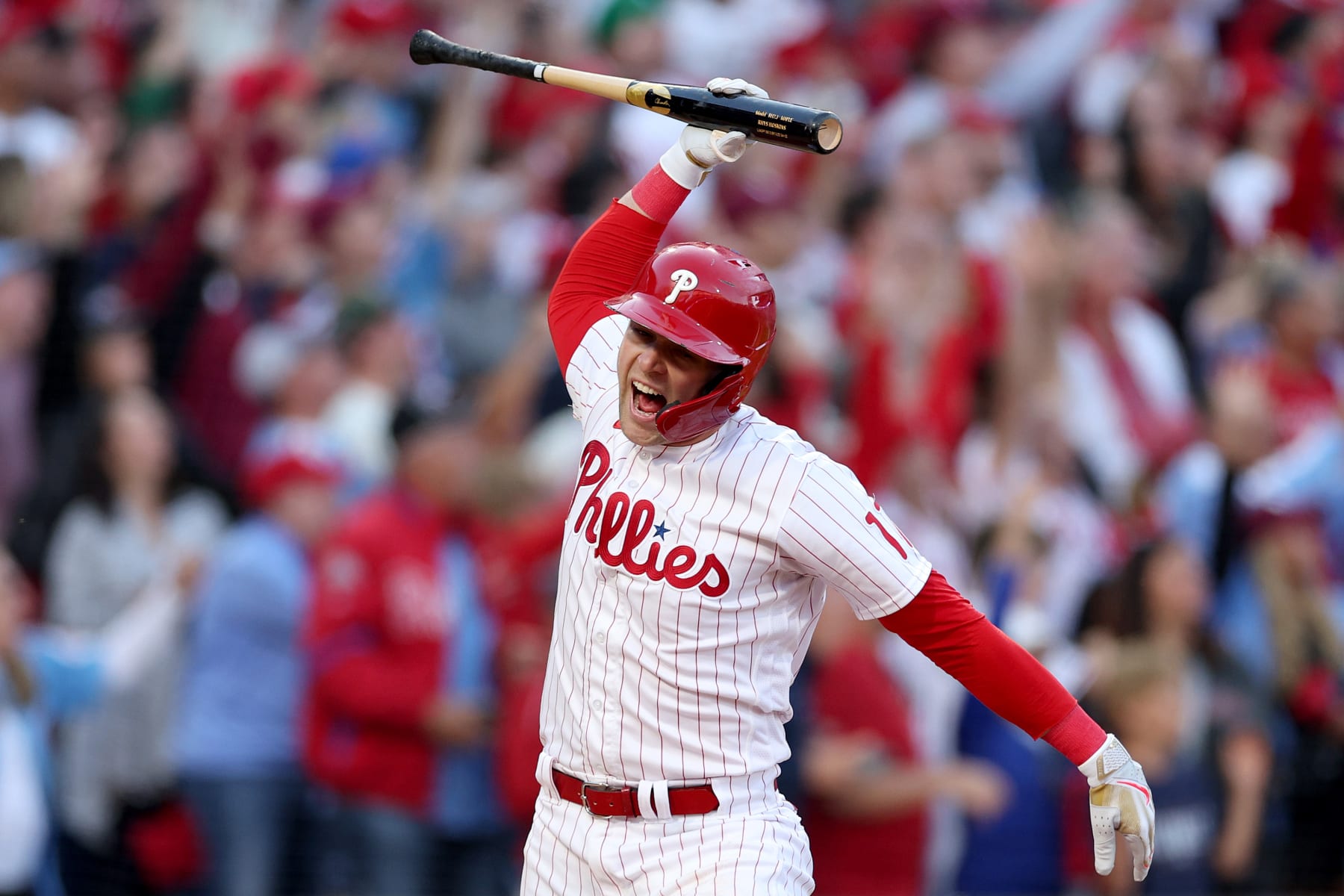 Rhys Hoskins apologizes for confrontation with fan in Phillies-Yankees