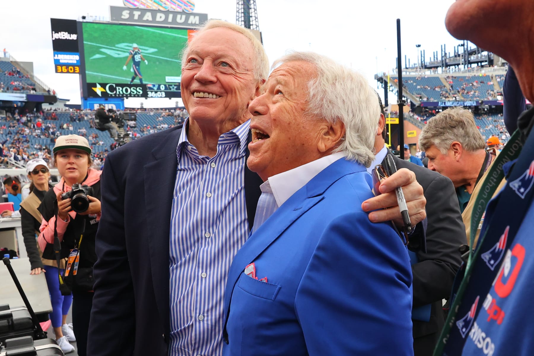 FOXBOROUGH, MA - OCTOBER 17: Dallas Cowboys owner Jerry Jones and New England Patriots owner Robert Kraft prior to the National Football League game between the New England Patriots and the Dallas Cowboys on October 17, 2021 at Gillette Stadium in Foxborough, MA. (Photo by Rich Graessle/Icon Sportswire via Getty Images) FOXBOROUGH, MA - OCTOBER 17: Dallas Cowboys owner Jerry Jones and New England Patriots owner Robert Kraft prior to the National Football League game between the New England Patriots and the Dallas Cowboys on October 17, 2021 at Gillette Stadium in Foxborough, MA. (Photo by Rich Graessle/Icon Sportswire via Getty Images)