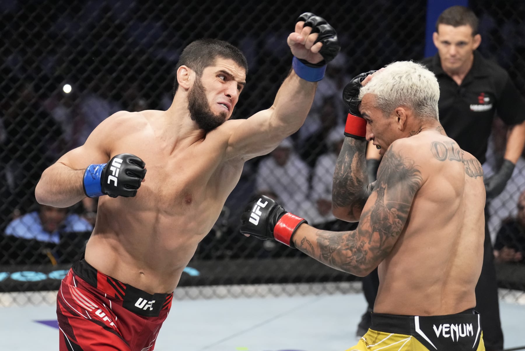 Only man to knock out Islam Makhachev explains why he's picking Charles  Oliveira to win at UFC 280 - MMA Fighting