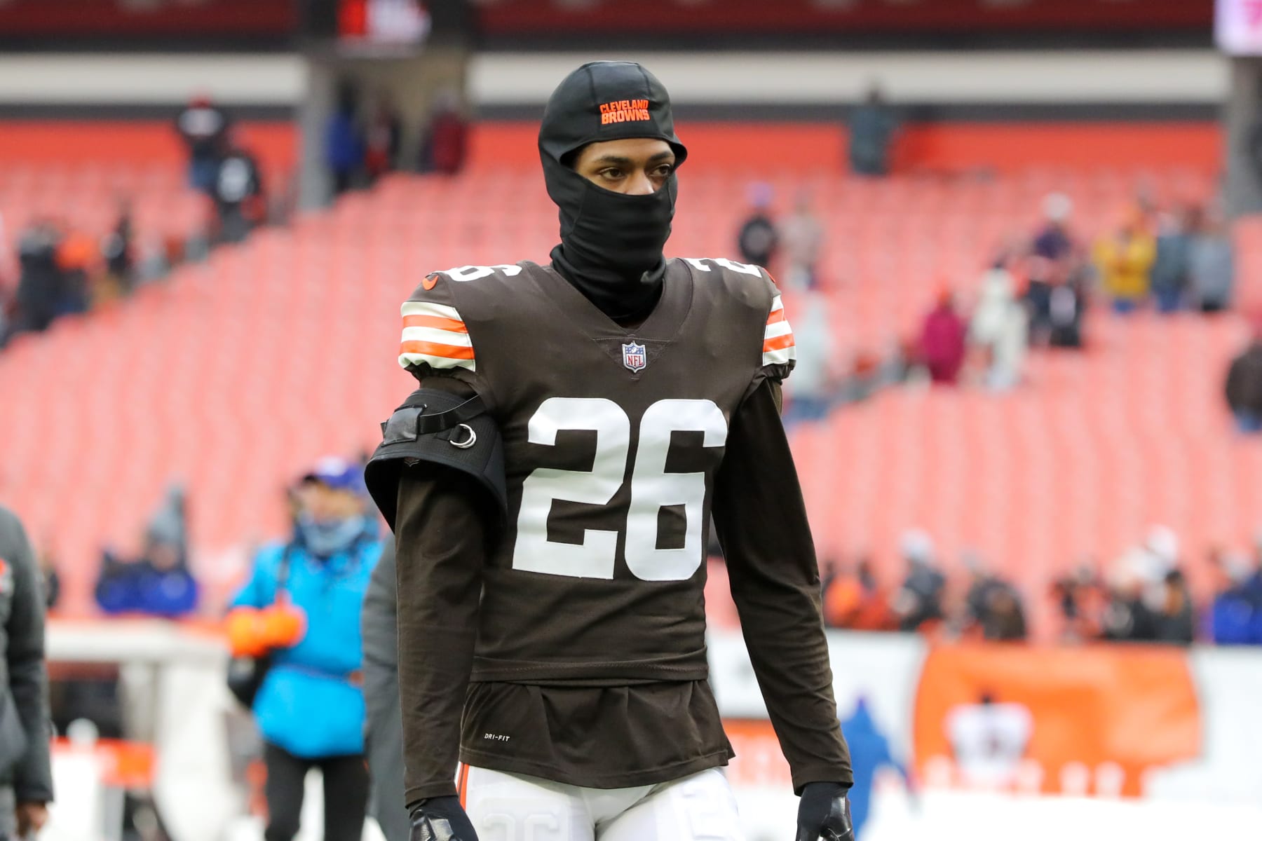 Jadeveon Clowney White Cleveland Browns Player-Issued #90 Throwback Jersey  from the 2021 NFL Season