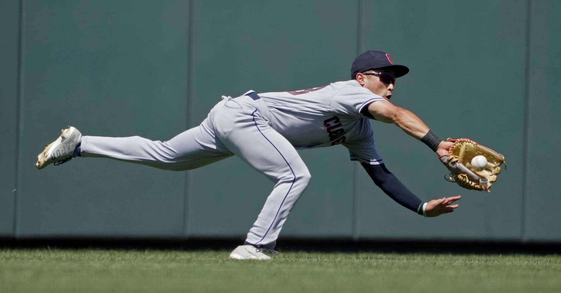 Steven Kwan diving catch robs Rockies