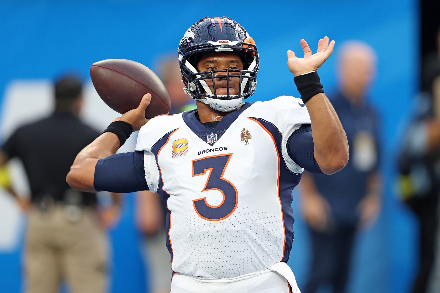 Russell Wilson leaves Broncos loss to Chiefs after frightening