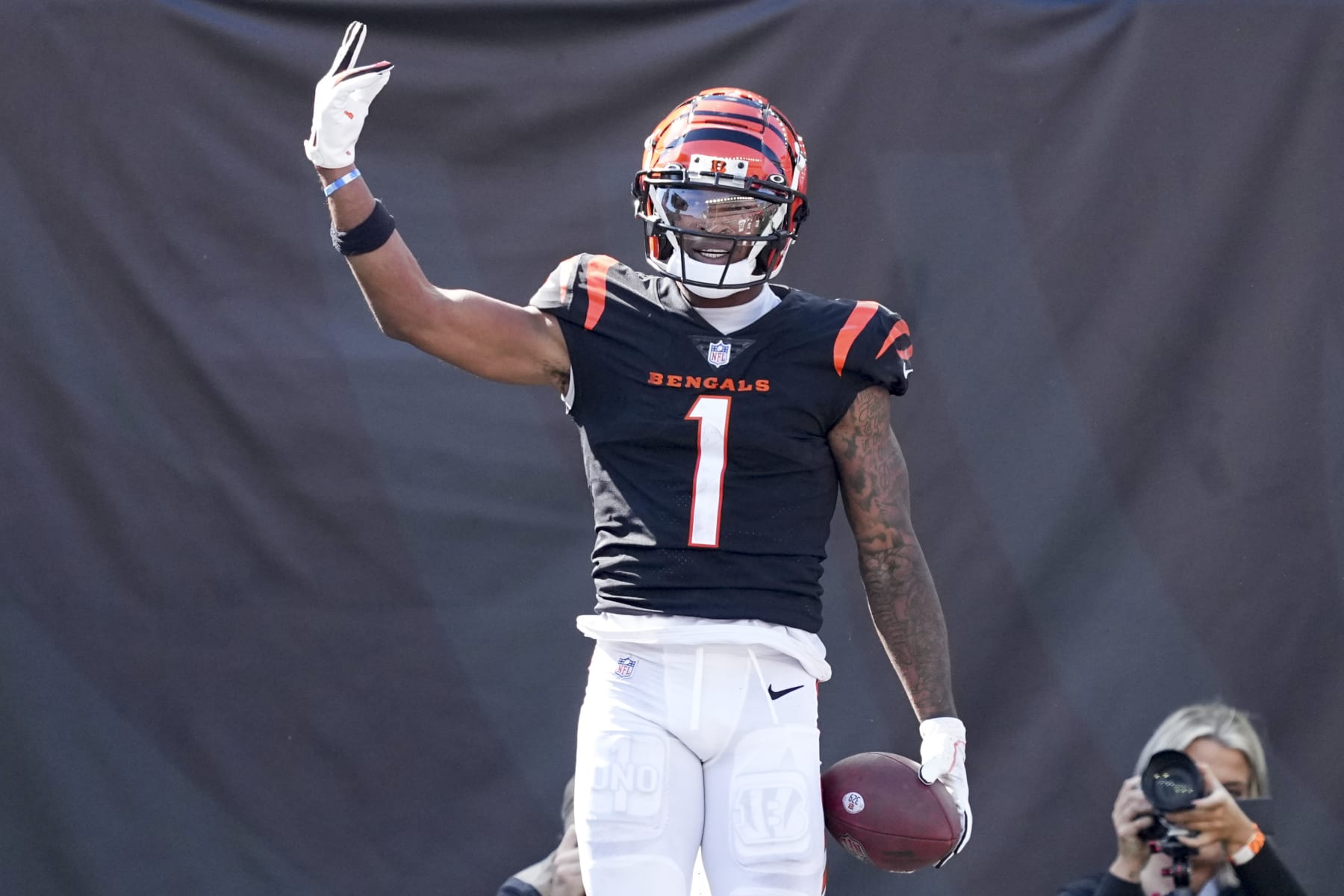 Ja'Marr Chase Drops Very Frustrated F-Bomb After Bengals' Blowout Loss to  Titans