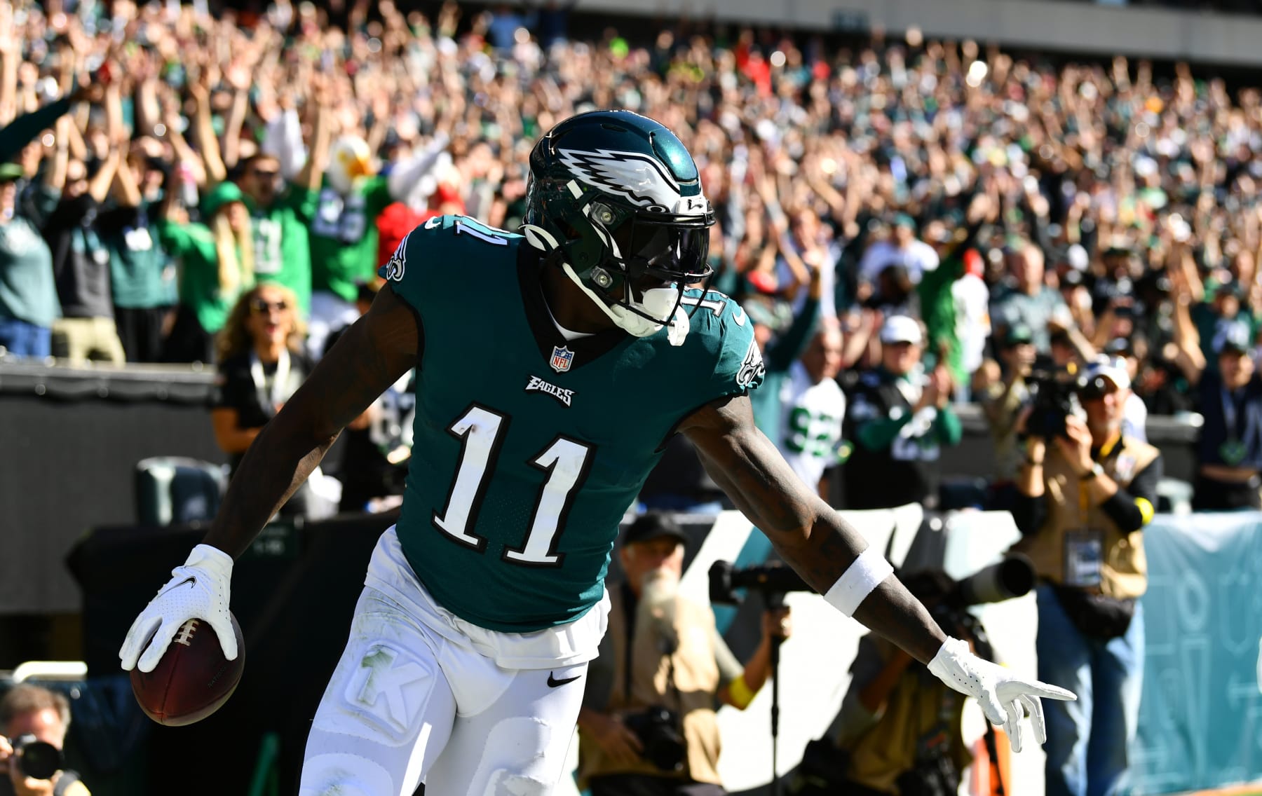 Eagles' Ground Game Overwhelms Giants As Philly Takes Control Of NFC East  With 27-17 Win 