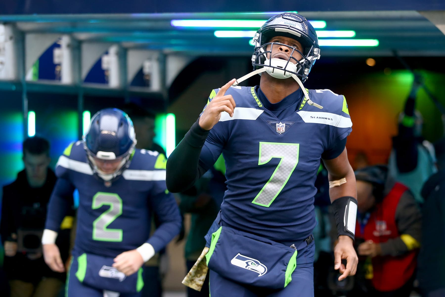 Seattle Seahawks quarterback Geno Smith (7) runs the ball during the NFL  football team's training camp, Thursday, July 27, 2023, in Renton, Wash.  (AP Photo/Lindsey Wasson Stock Photo - Alamy