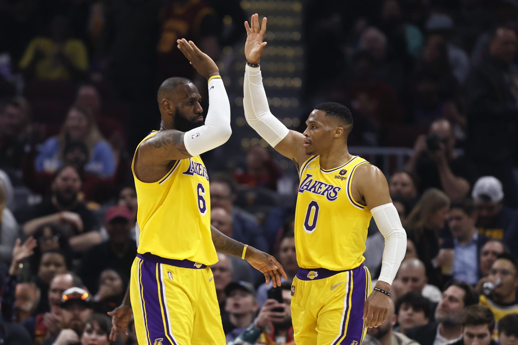 Los Angeles Lakers: 3 great reasons to justify benching Russell