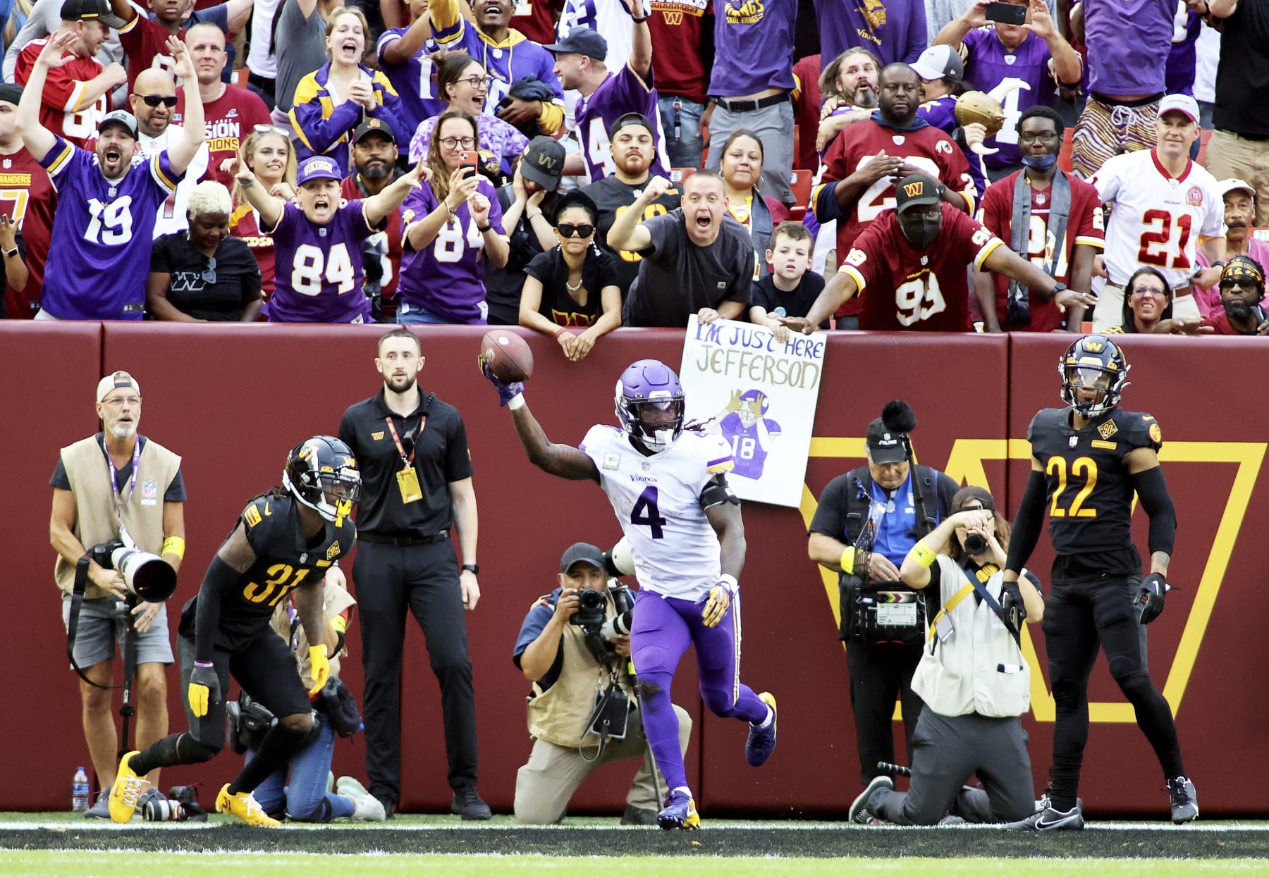 Takeaways: Vikings beat Commanders 20-17 to improve to 7-1