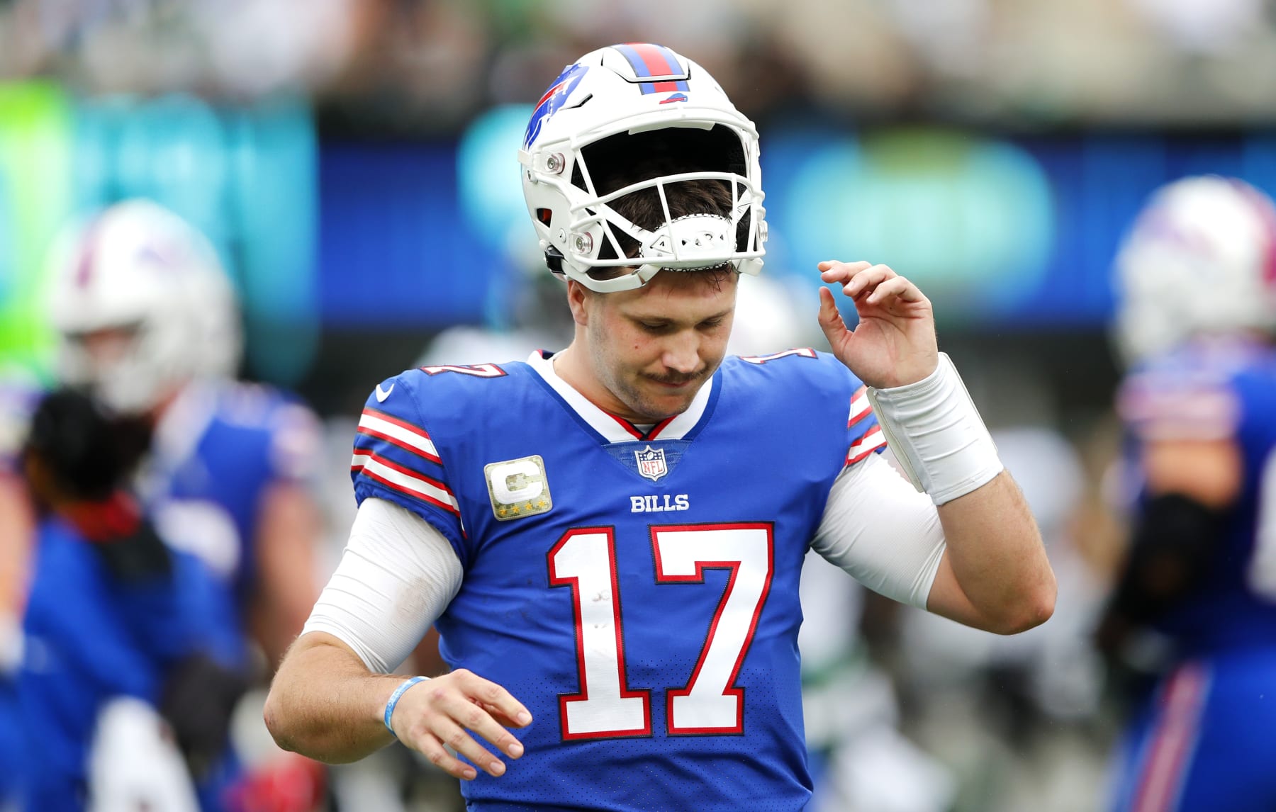 Bills' Josh Allen avoids major elbow injury, status for Vikings game 'up in  the air': report