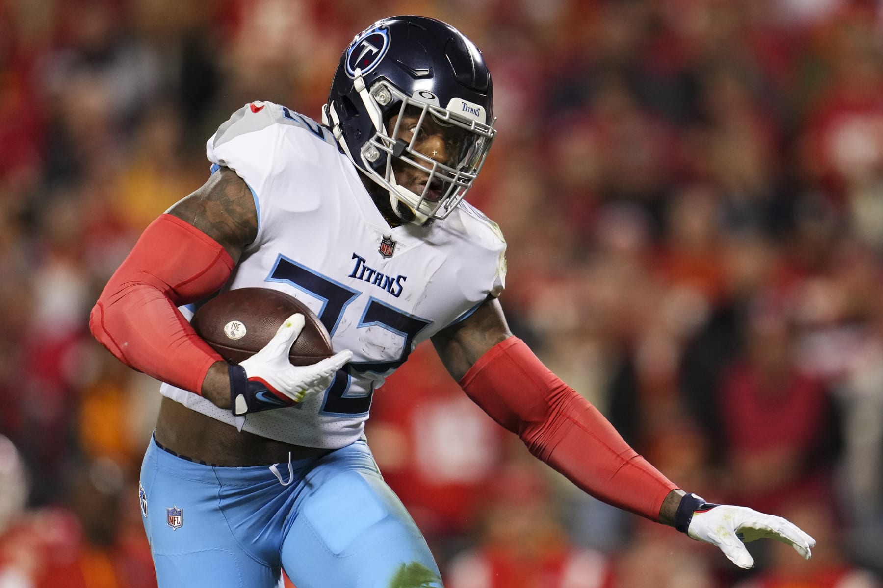 KANSAS CITY, MO - NOVEMBER 06: Derrick Henry #22 of the Tennessee Titans runs the ball against the Kansas City Chiefs at GEHA Field at Arrowhead Stadium on November 6, 2022 in Kansas City, Missouri. (Photo by Cooper Neill/Getty Images)