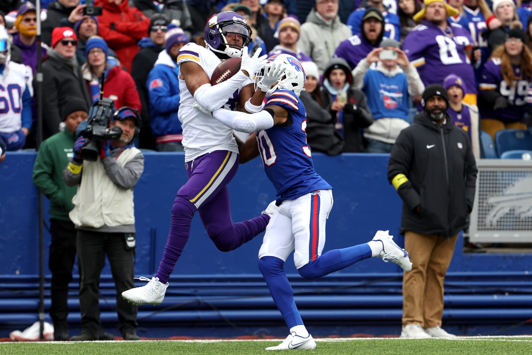 VIDEO: Vikings Players React to Justin Jefferson's Insane Catch vs