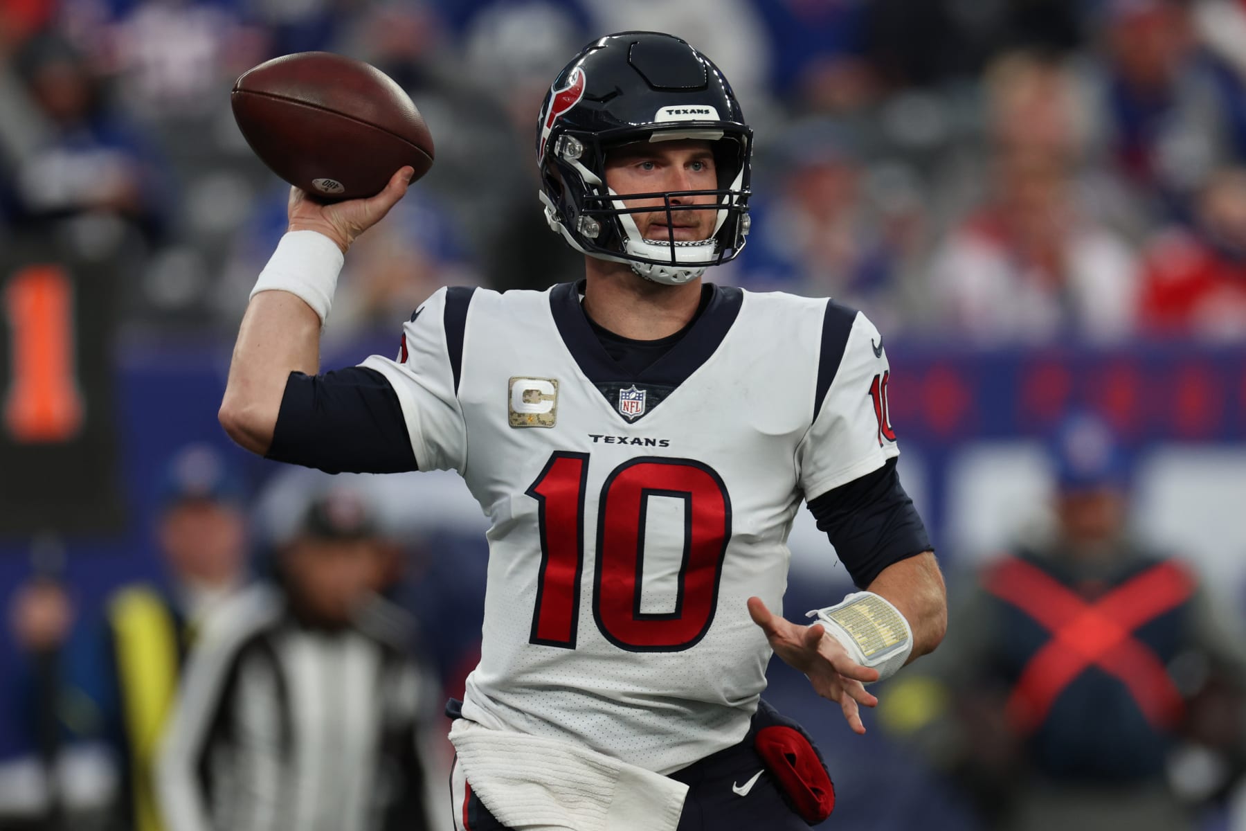 Plagued by poor finishes, Texans are NFL's only winless team