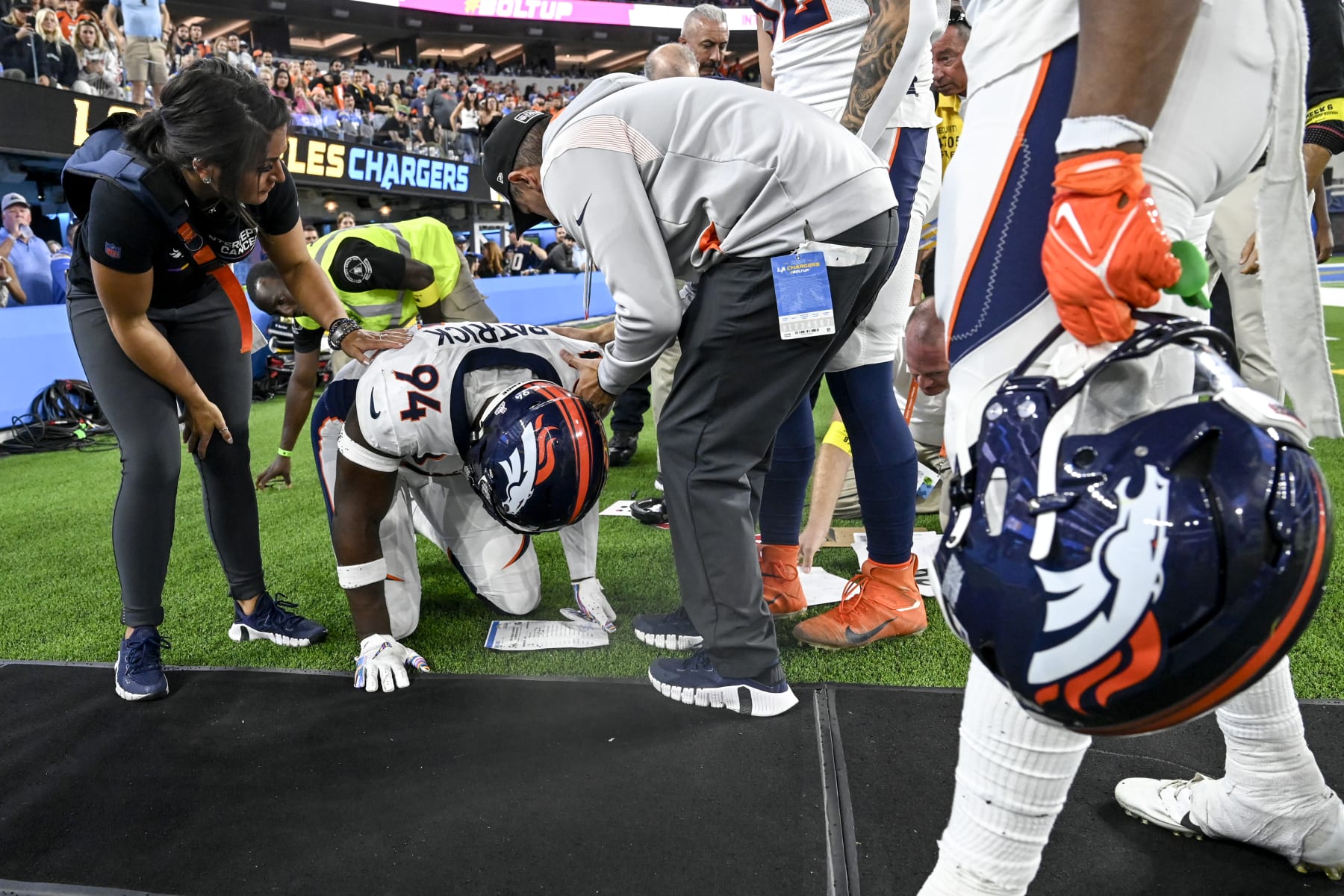 Denver Broncos linebacker Aaron Patrick (94) against the Los Angeles  Chargers in an NFL football game, Monday, Oct. 17, 2022, in Inglewood,  Calif. Chargers won 19-16. (AP Photo/Jeff Lewis Stock Photo - Alamy