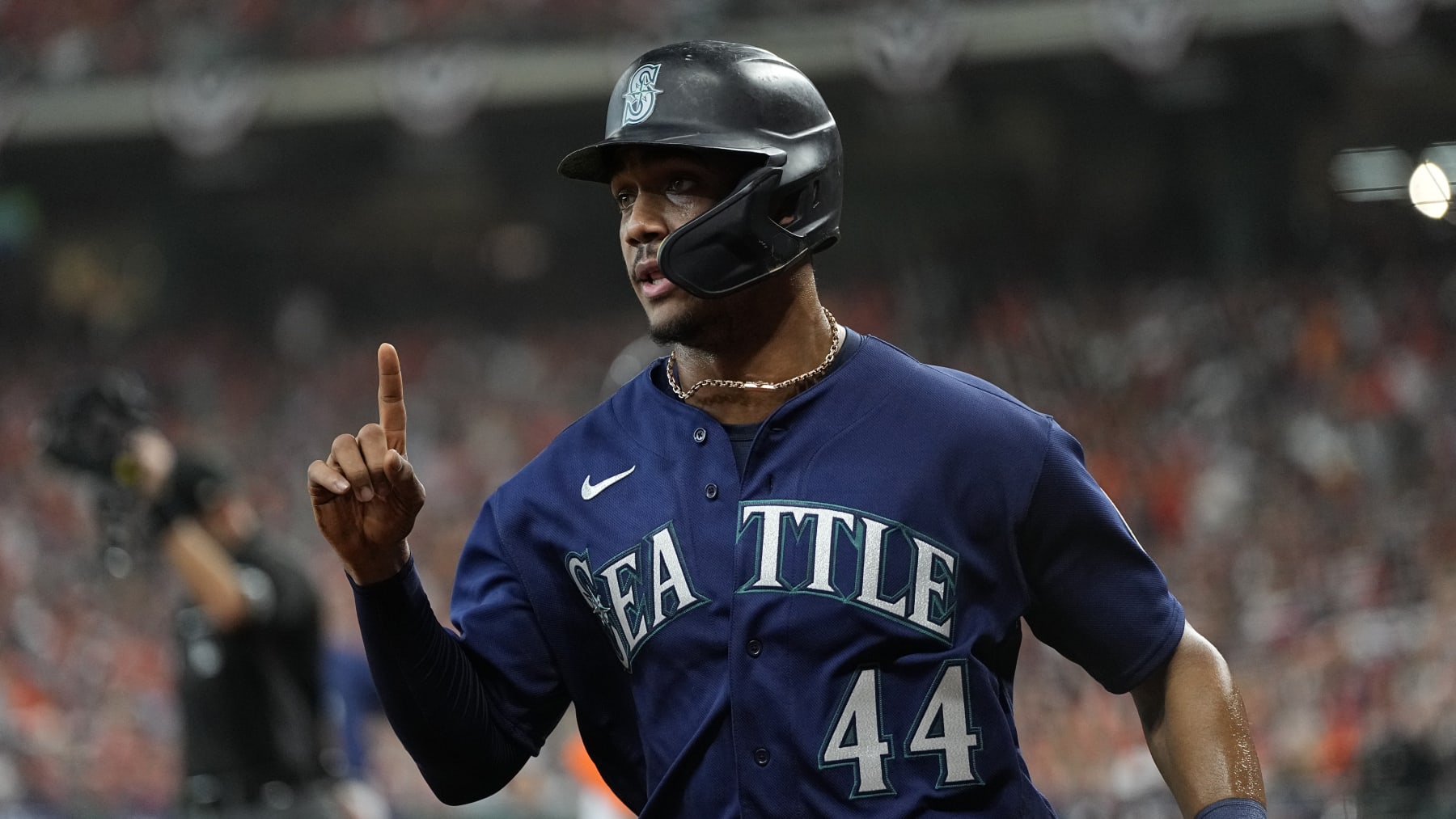 J-Rod is STRONG! Julio Rodríguez hits Spring Training homer off the end of  his bat! 