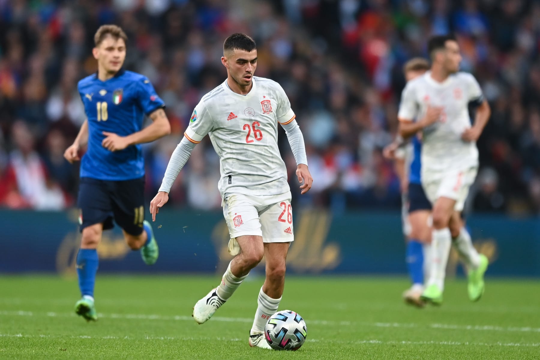 LONDON, ENGLAND - JULY 06: Pedri of Spain passes the ball during the UEFA Euro 2020 Championship Semi-final match between Italy and Spain at Wembley Stadium on July 06, 2021 in London, England. (Photo by Shaun Botterill - UEFA/UEFA via Getty Images)