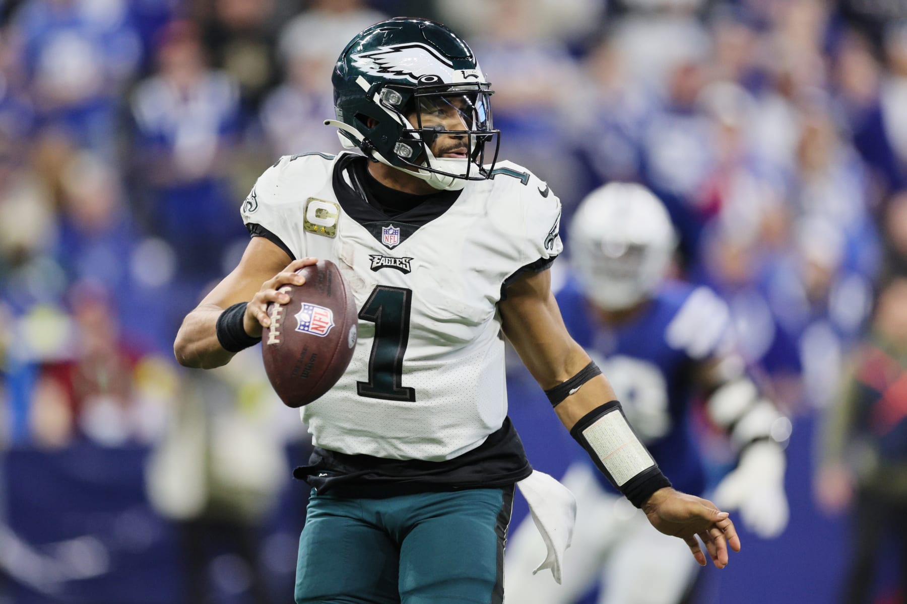 Jalen Hurts' late TD run gives Eagles 17-16 win over Colts - The