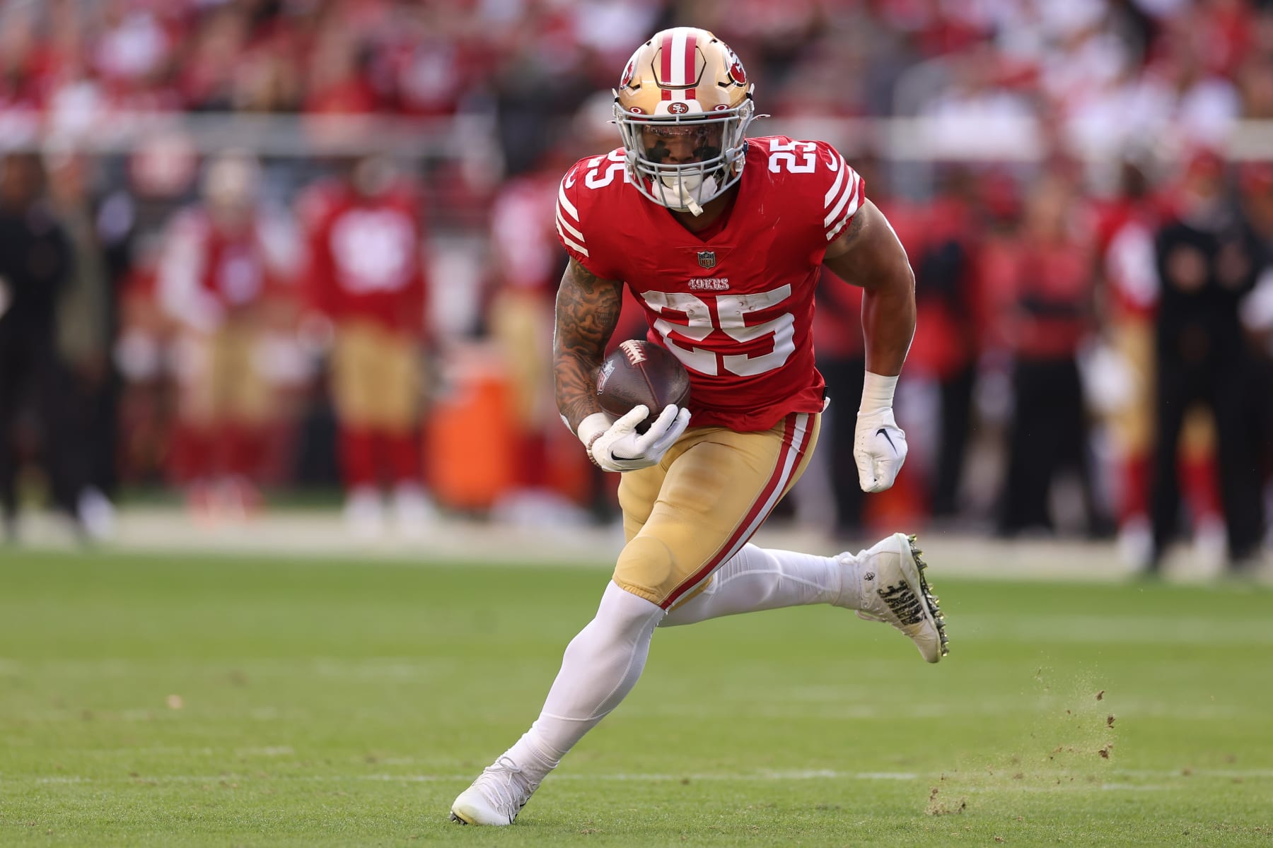 49ers RB Elijah Mitchell