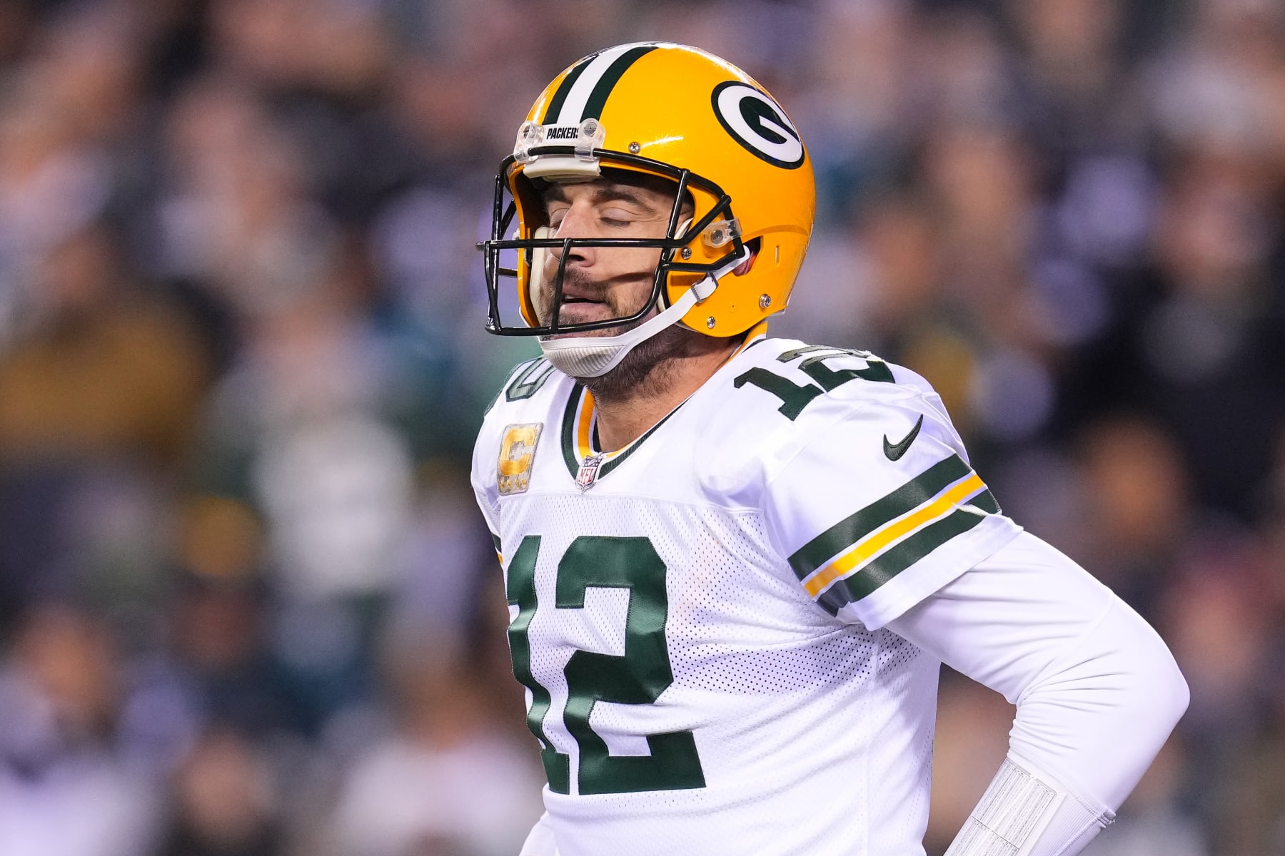 Aaron Rodgers injures ribs in Packers' loss to Eagles