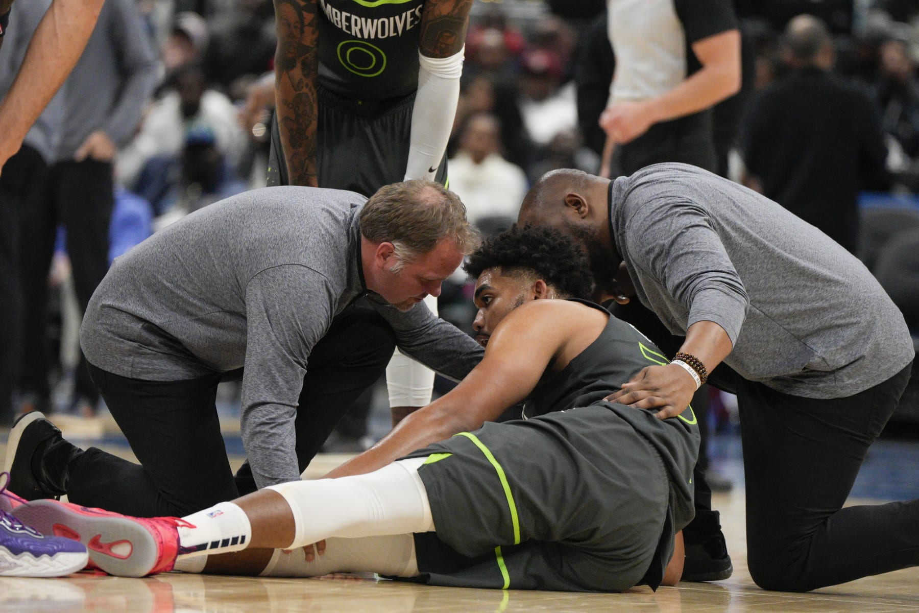 Minnesota Timberwolves star D'Angelo Russell out 4-6 weeks, to undergo knee  surgery