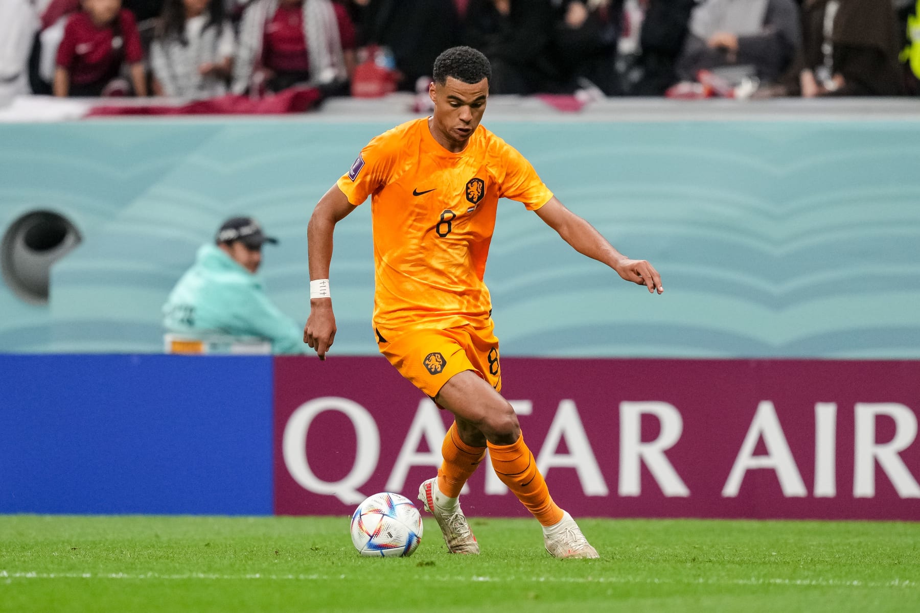 AL KHOR, QATAR - NOVEMBER 29: Cody Gakpo of Netherlands controls the ball during the FIFA World Cup Qatar 2022 Group A match between Netherlands and Qatar at Al Bayt Stadium on November 29, 2022 in Al Khor, Qatar. (Photo by Manuel Reino Berengui/DeFodi Images via Getty Images)