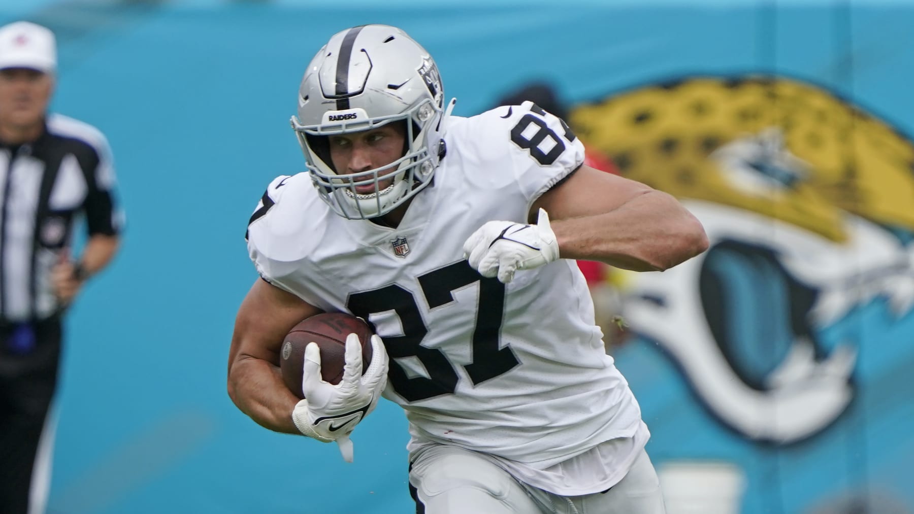 Raiders TE Foster Moreau