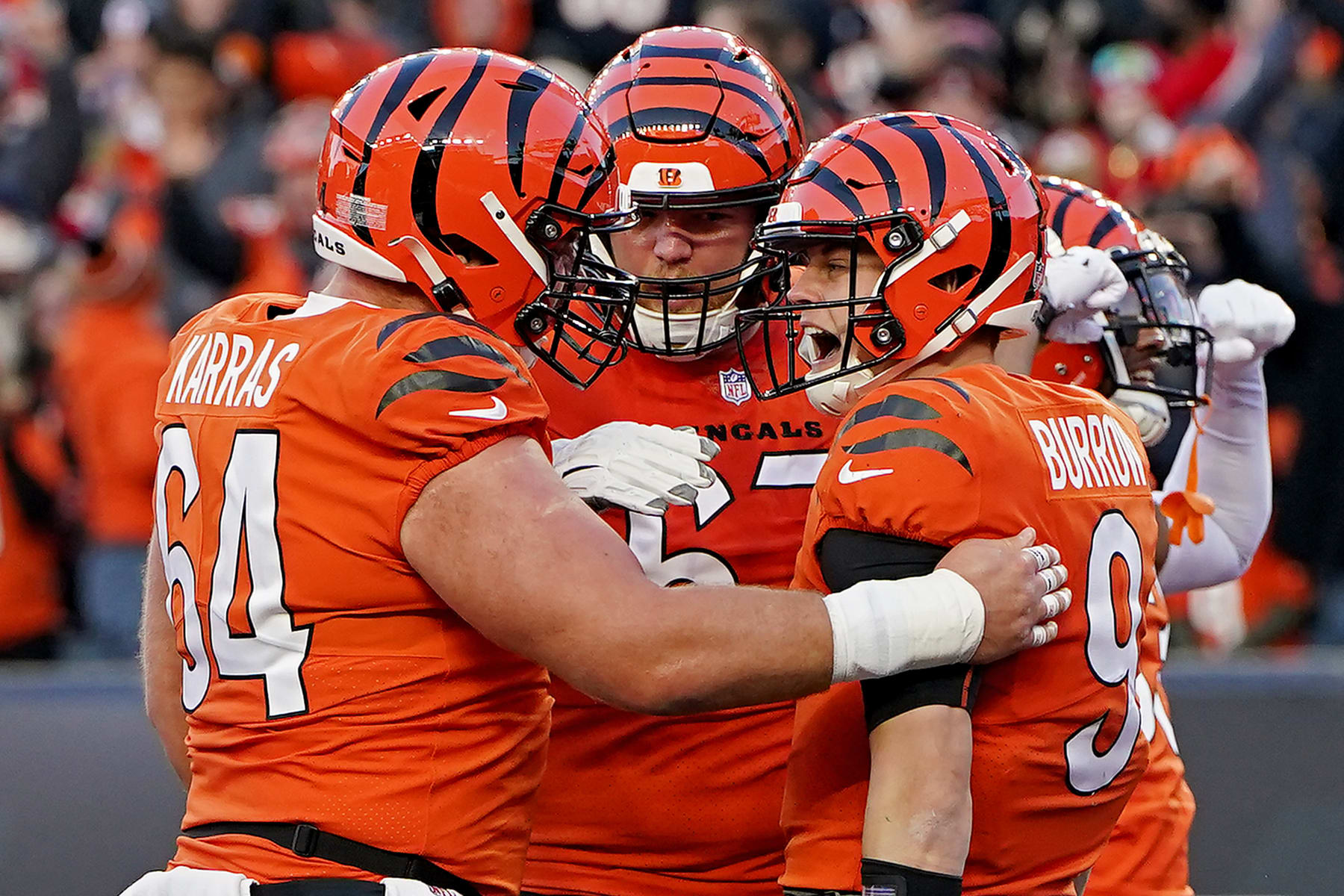 Sam Hubbard and Joe Burrow of the Cincinnati Bengals celebrate as News  Photo - Getty Images