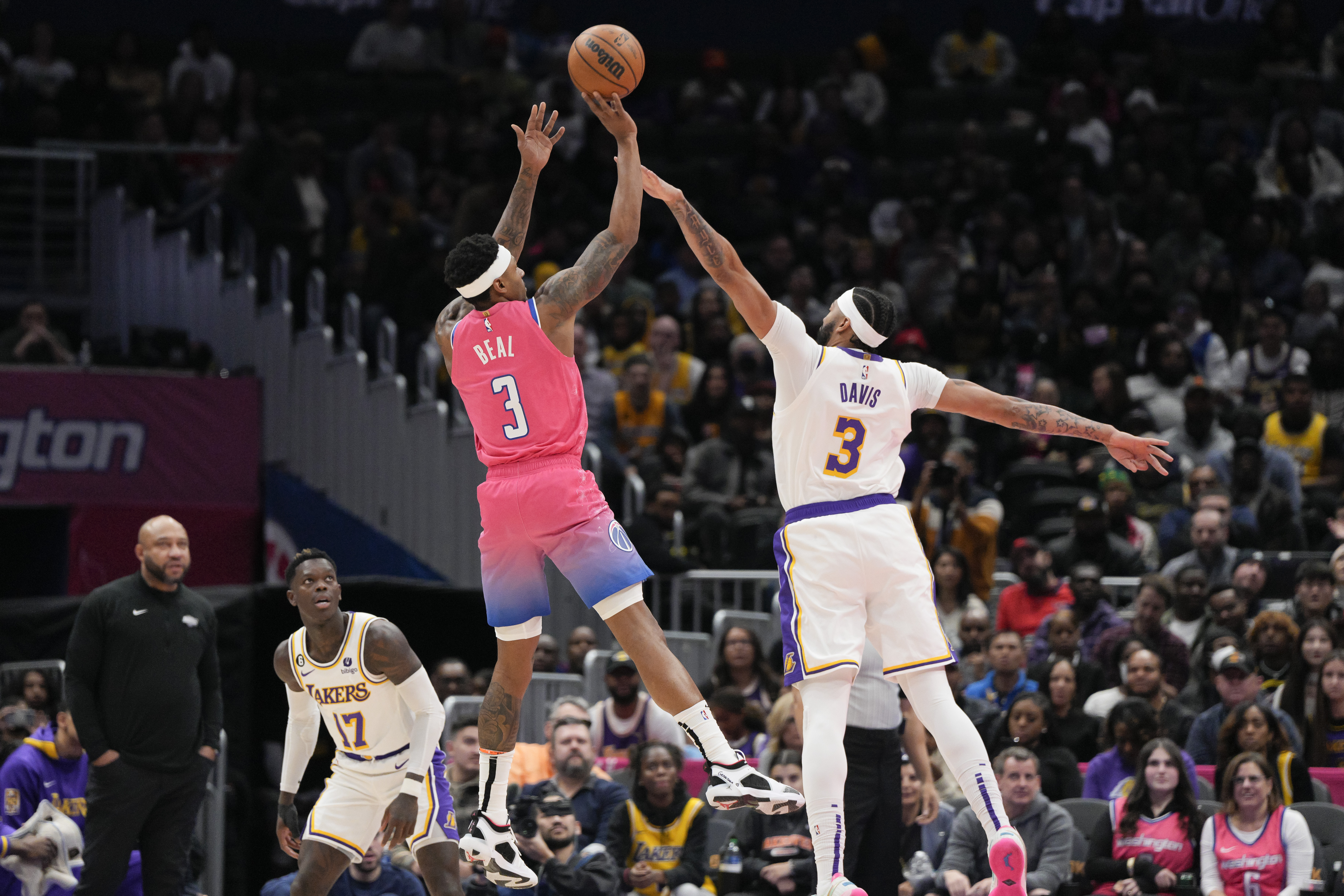 Lakers beat Wizards 130-119