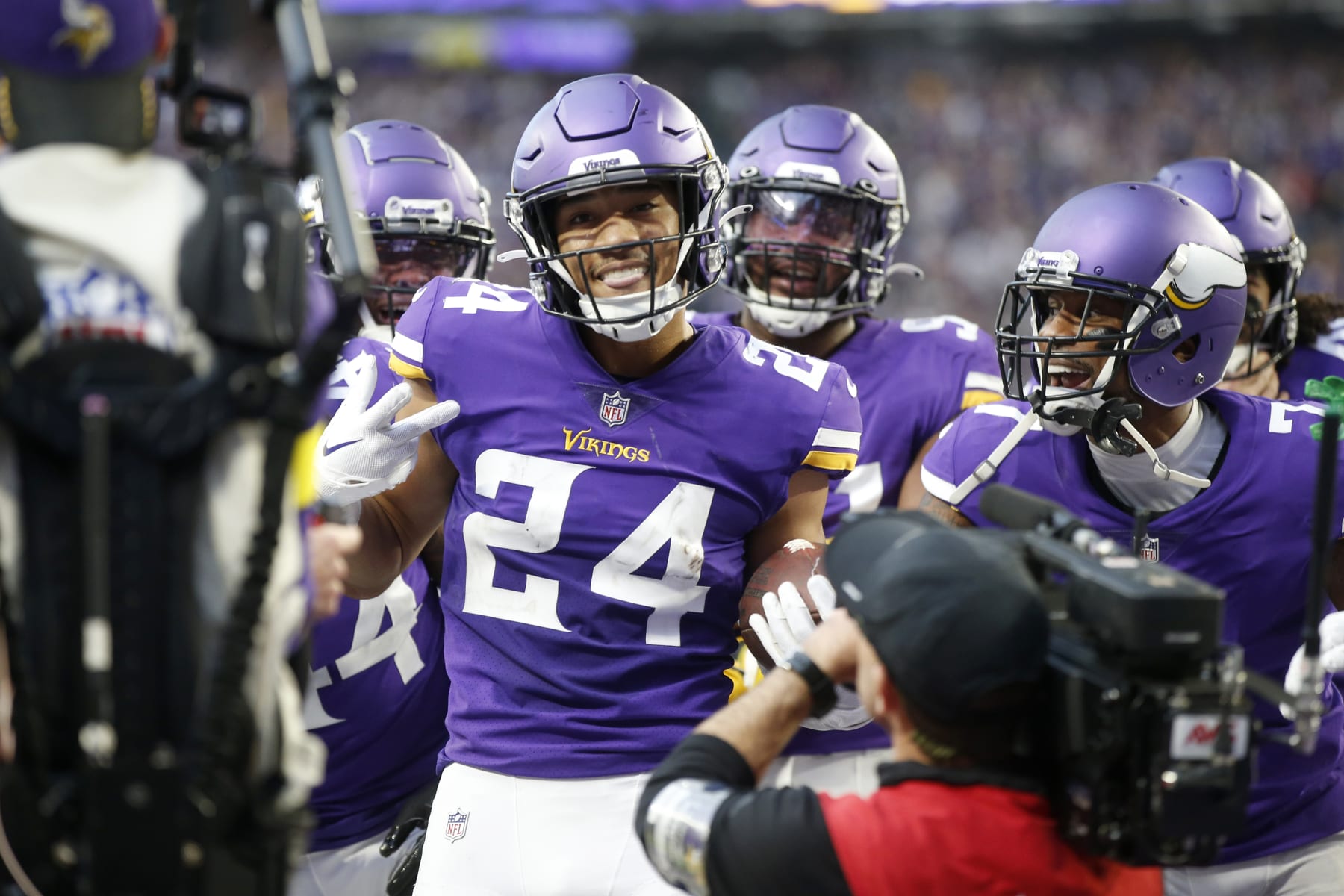 Justin Herbert shredded Vikings' blitz-heavy approach in historic fashion - Sports  Illustrated Minnesota Vikings News, Analysis and More