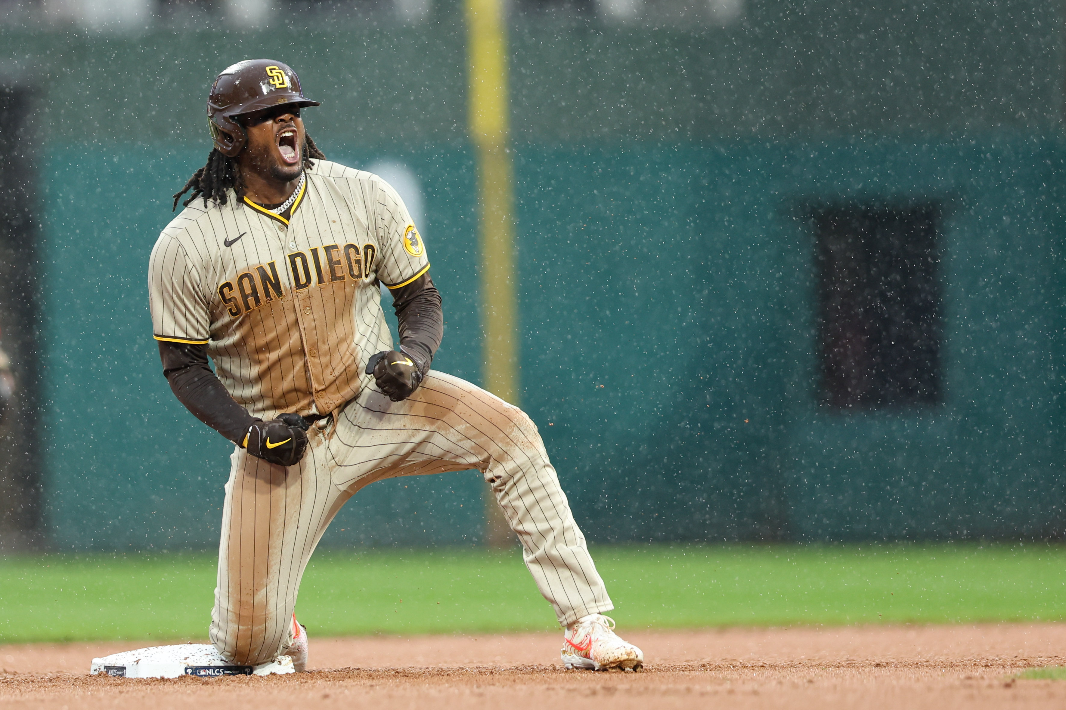 MLB's Biggest Breakout Slugger Josh Bell Is Averaging 427-Foot Bombs, News, Scores, Highlights, Stats, and Rumors