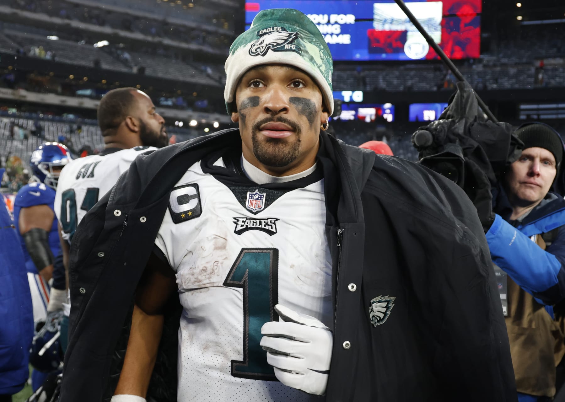 Hurts, Eagles clinch playoffs with 48-22 win over Giants