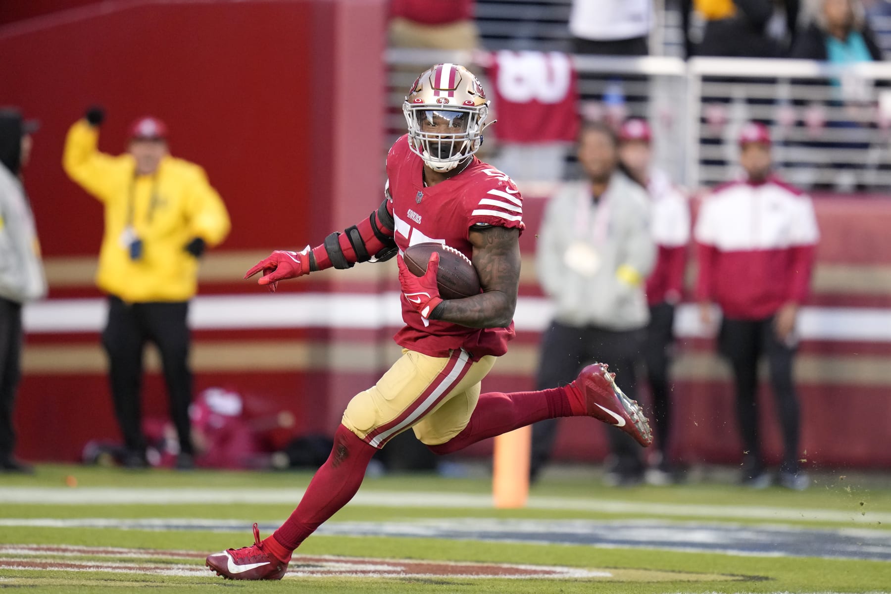 49ers LB Dre Greenlaw a breakout star more than Brady autograph-seeker