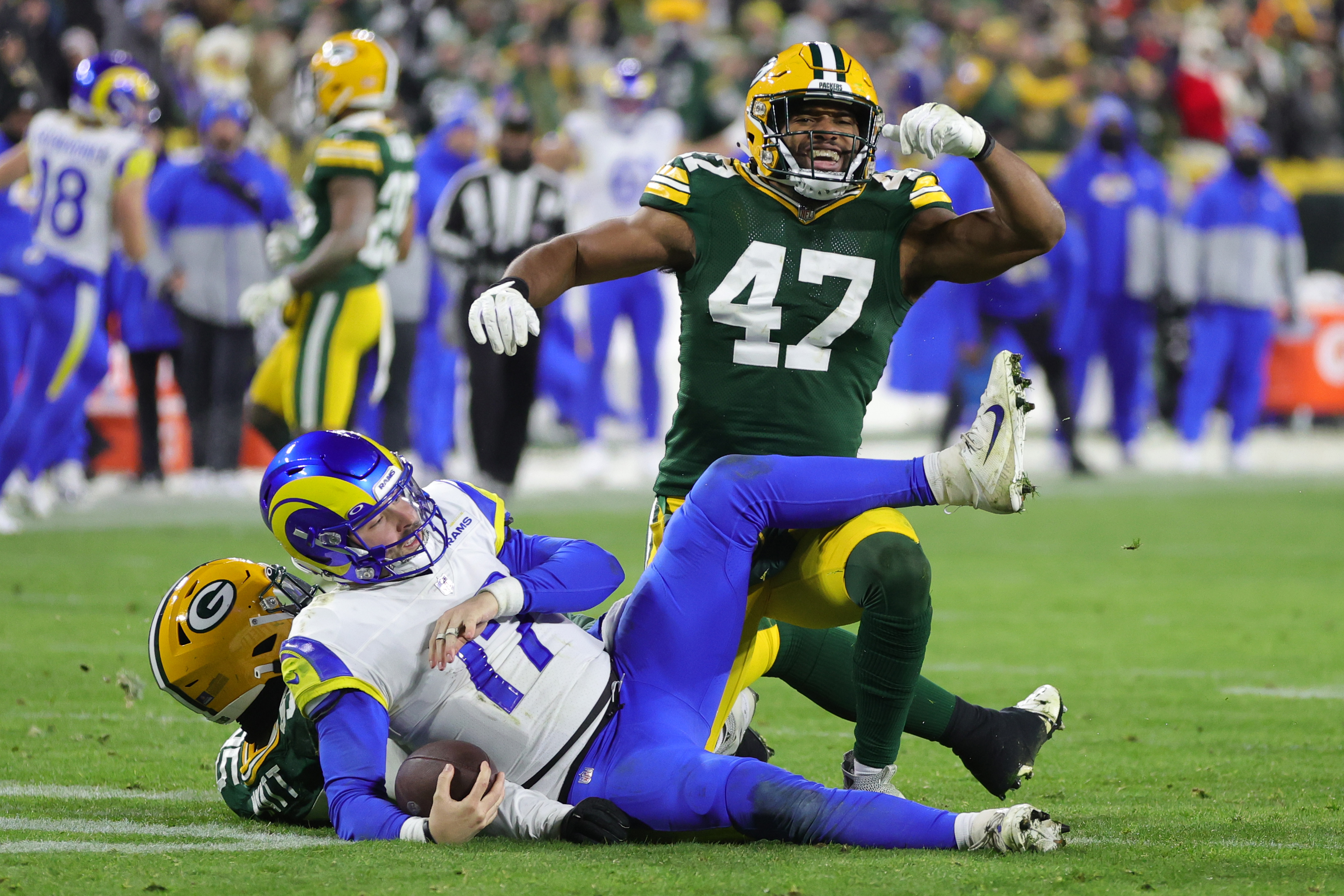 Packers def. Rams 24-12 on Monday Night Football to keep playoff hopes alive