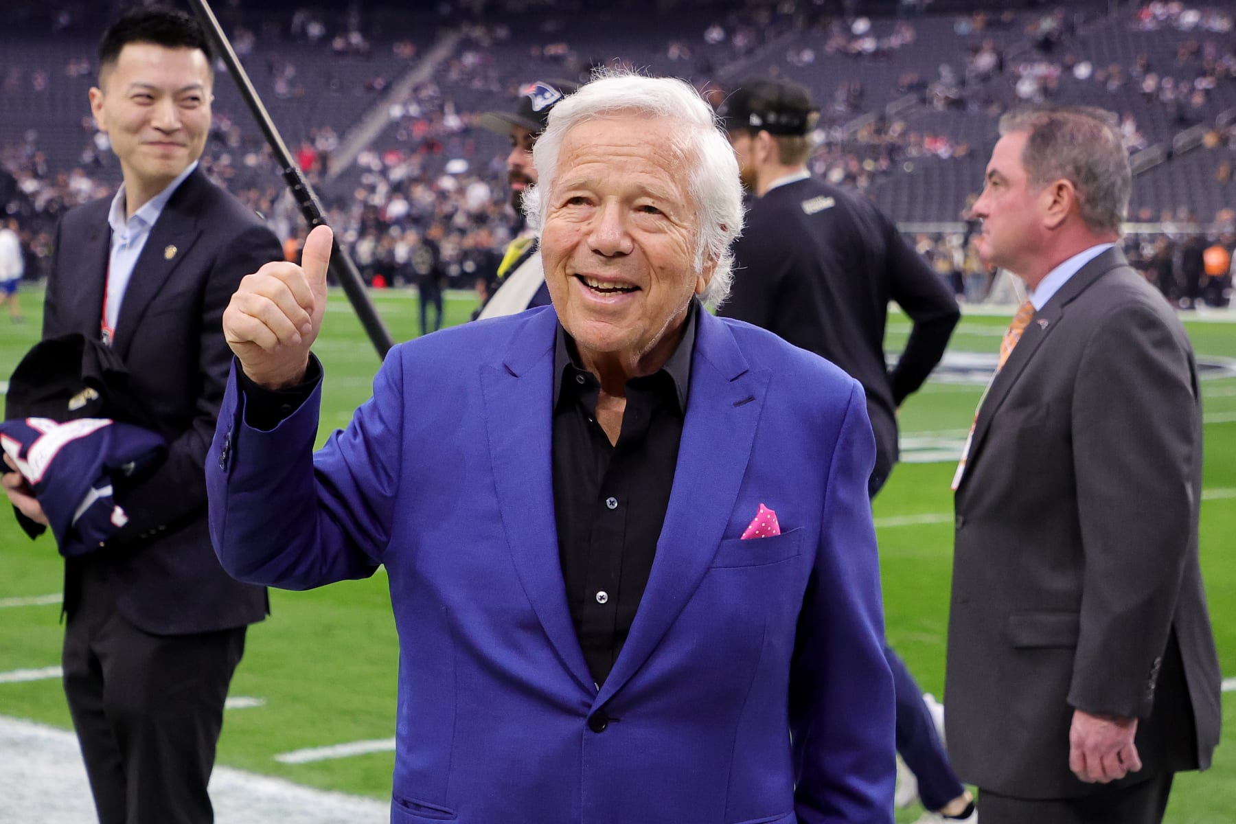 Robert Kraft rewards Patriots fan who went viral for tolerating