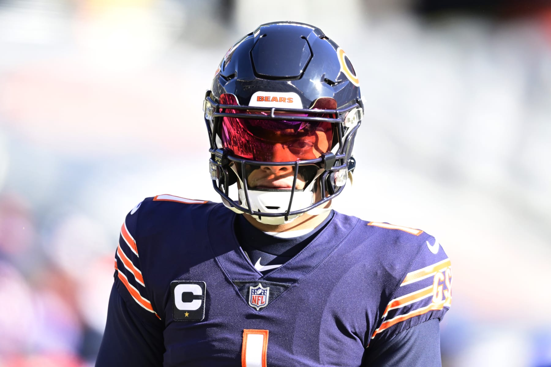 Justin Fields injury: Bears QB suffers foot injury in Week 16 - DraftKings  Network